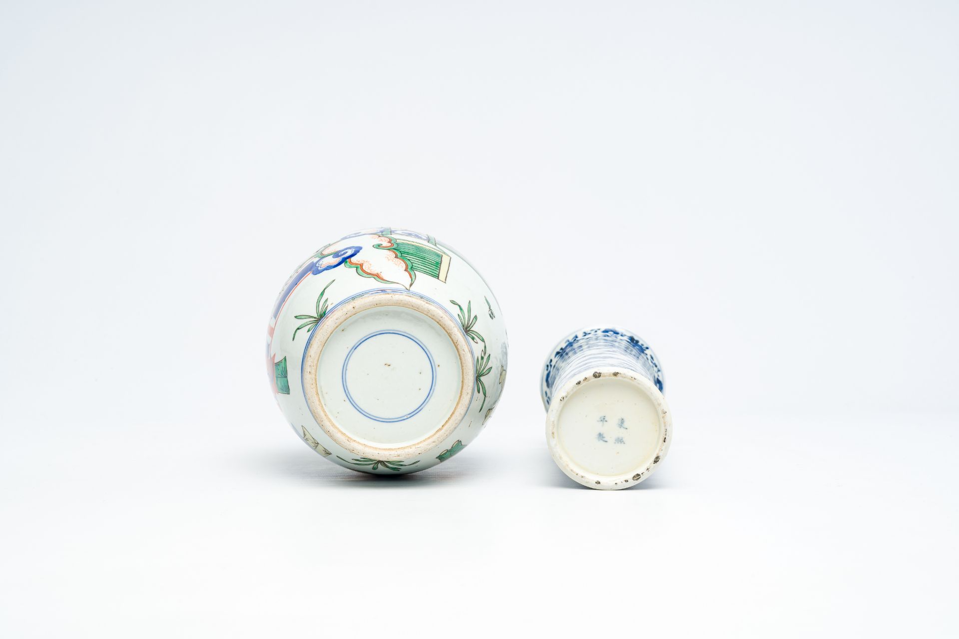 A varied collection of Chinese blue and white, famille rose and verte porcelain, Kangxi and later - Image 19 of 19