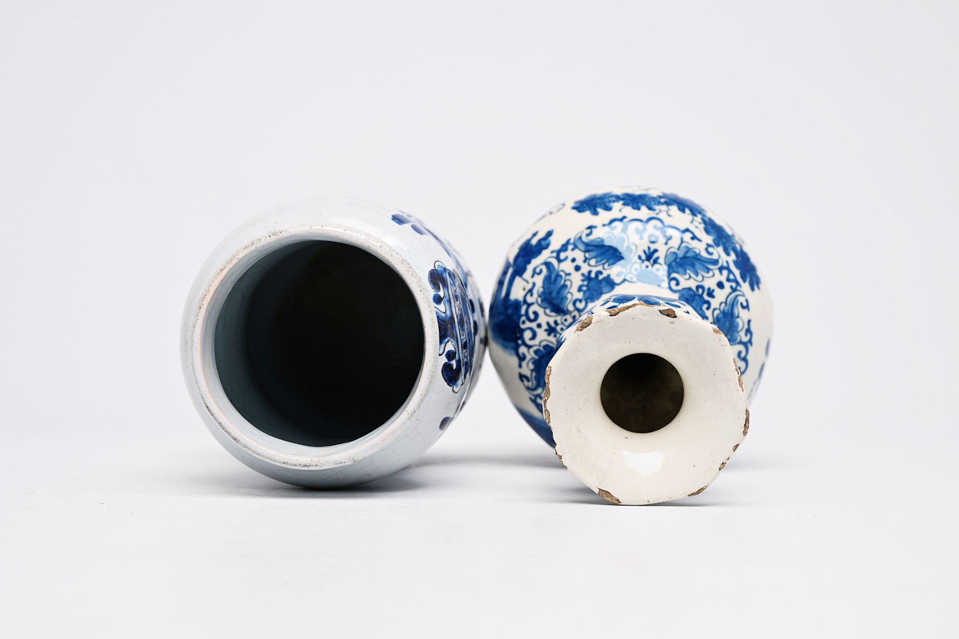 A varied collection of blue, white and polychrome earthenware items, Delft, France and Spain, 18th/1 - Image 14 of 18