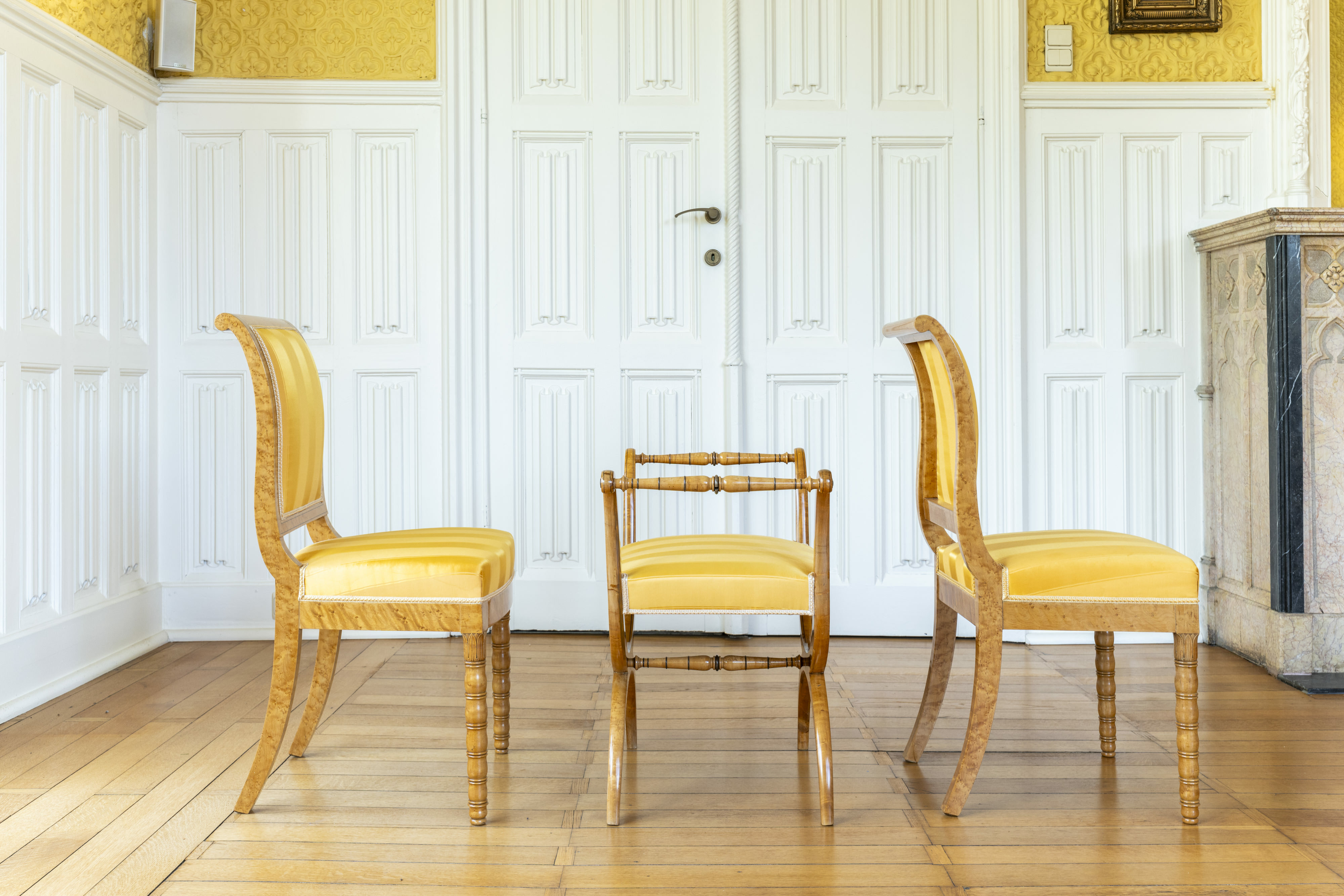 A 13-piece Biedermeier salon set comprising 3 sofas, 8 chairs and 2 footstools with yellow silk upho - Image 32 of 34