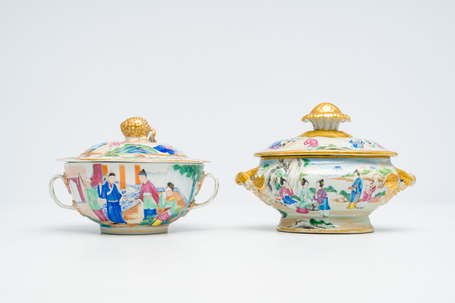 A Chinese Canton famille rose bowl and cover with palace scenes and a tureen and cover with playing - Bild 2 aus 7