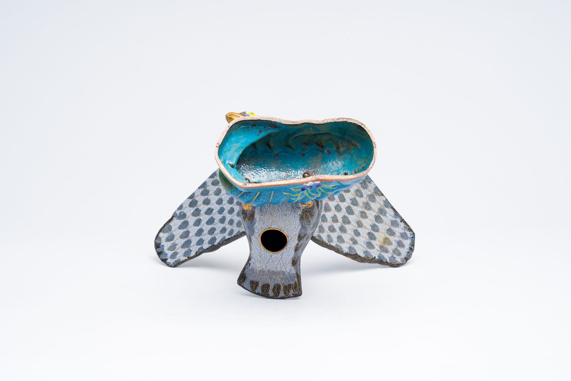 A large Chinese cloisonne model of a hawk, 20th C. - Image 7 of 9