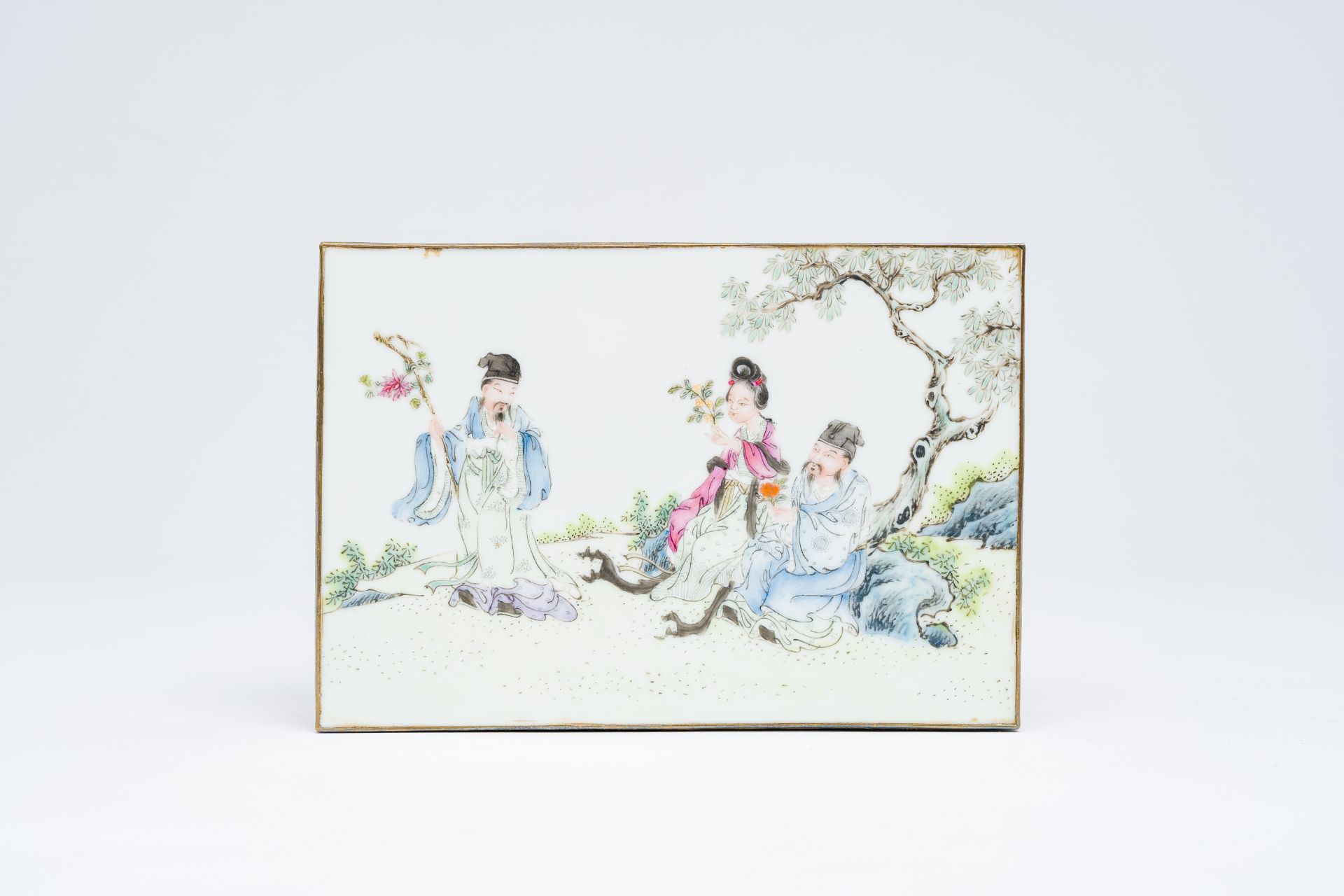 A Chinese famille rose plaque mounted in an engraved copper box, Republic - Bild 2 aus 11