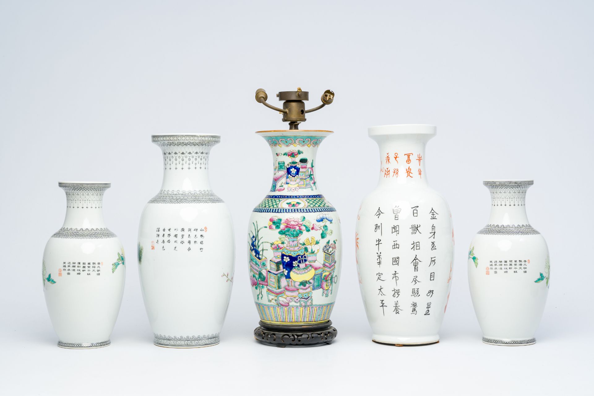 Nine various Chinese famille rose and iron-red vases, 19th/20th C. - Bild 8 aus 34