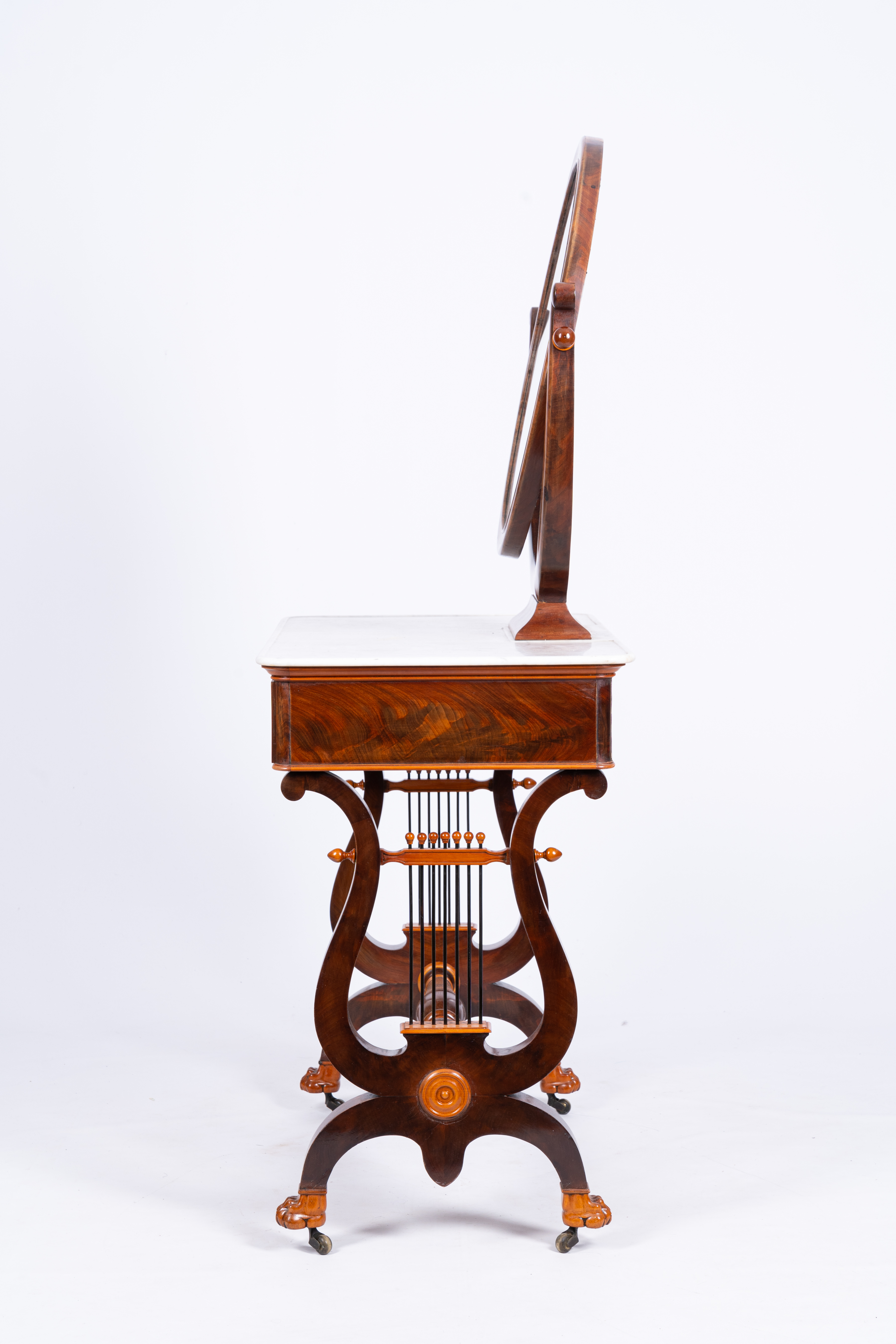 A mahogany toiletry table with lyre harp shaped base and marble top, 19th C. - Image 4 of 6