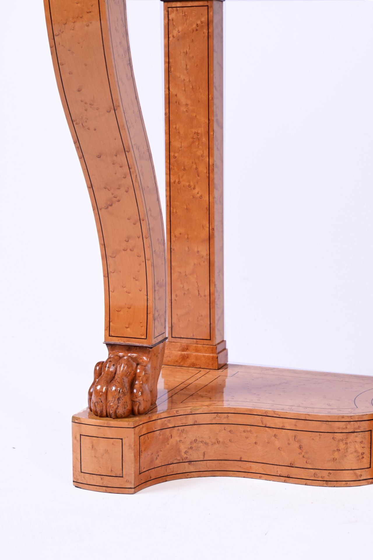 A pair of burl wood veneered Biedermeier style wall consoles with inlay and marble top, 19th/20th C. - Image 7 of 9