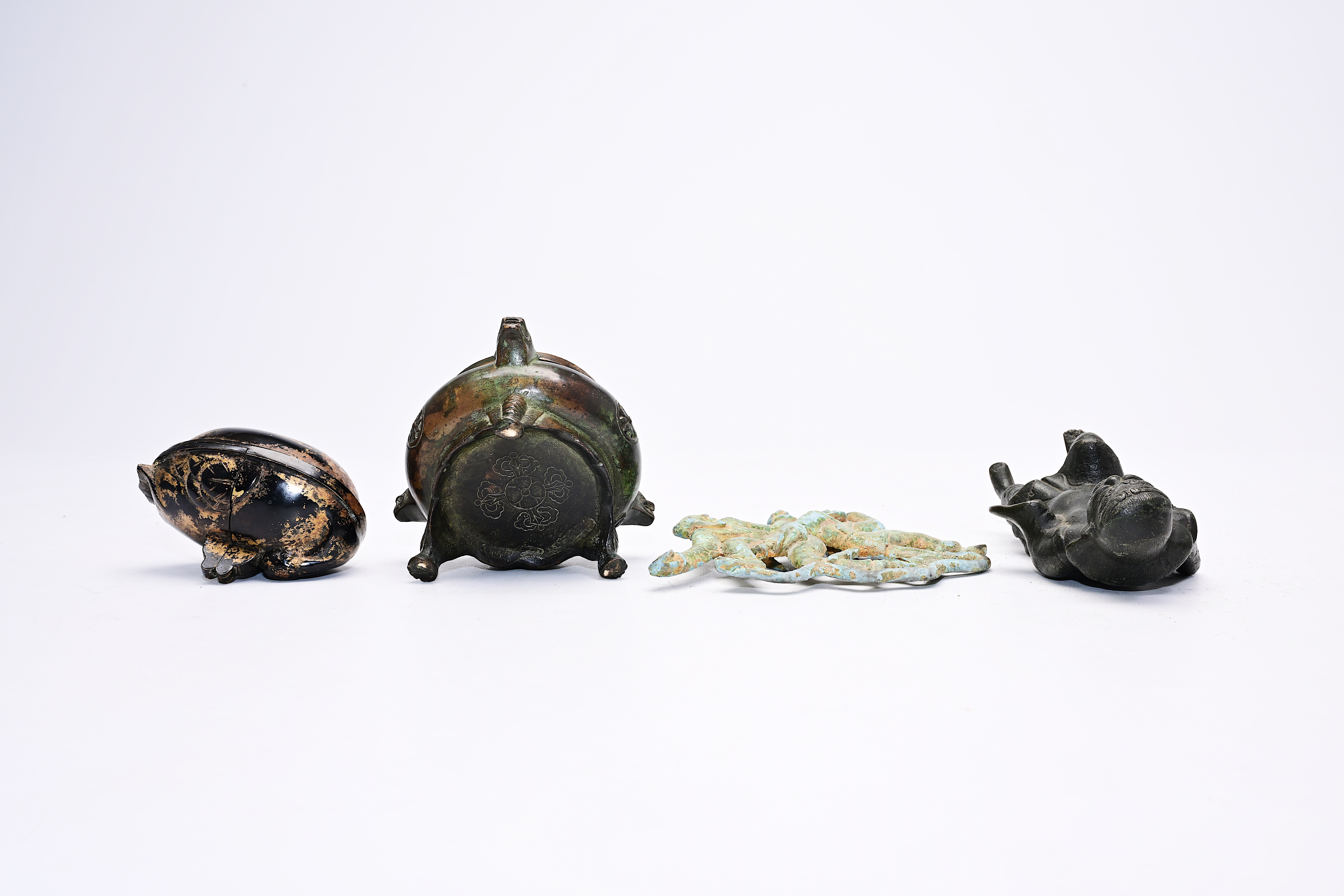 Four Chinese bronze objects, Ming and later - Image 8 of 8