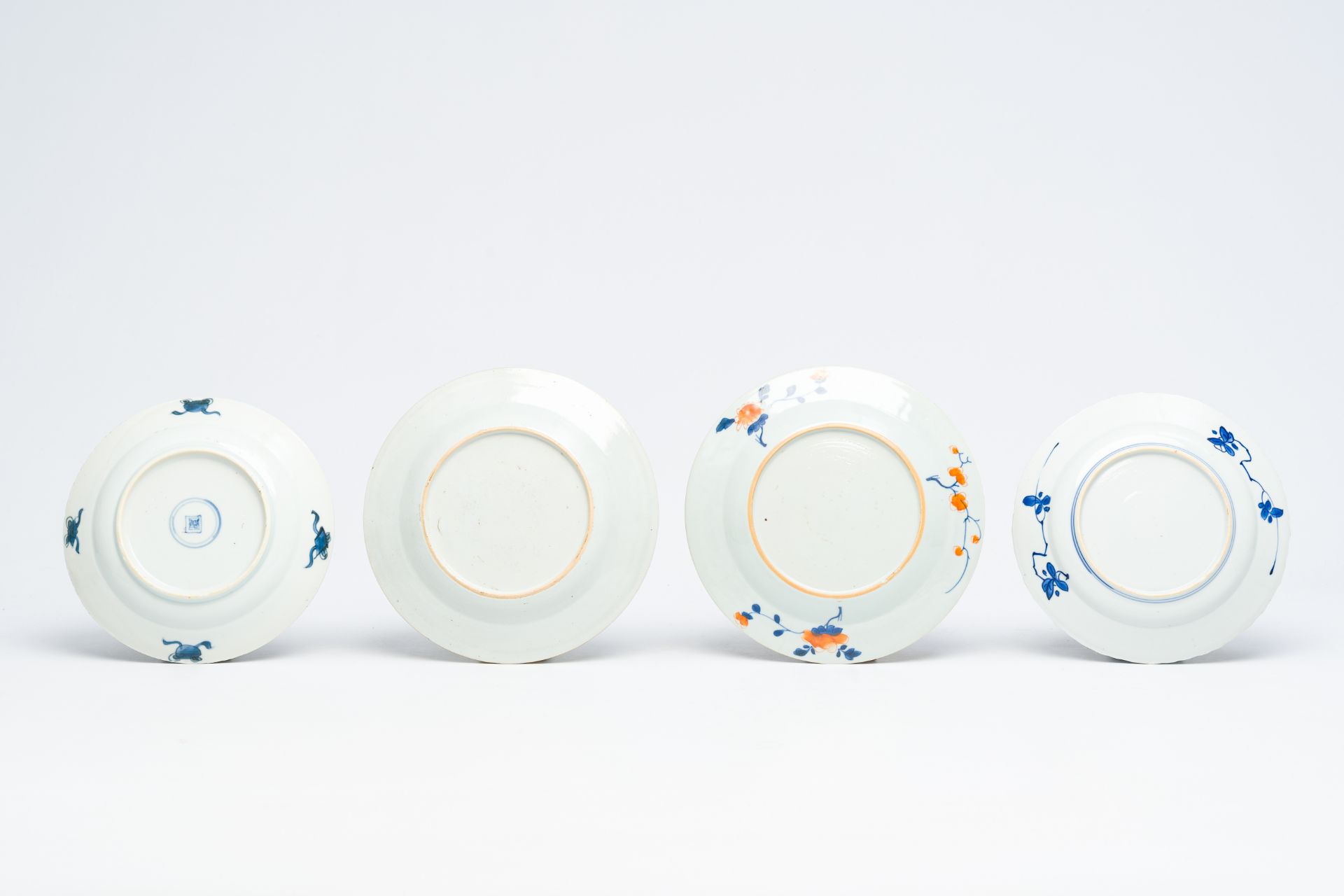 Five Chinese blue and white, famille rose and Imari-style plates, Kangxi/Qianlong - Bild 5 aus 5