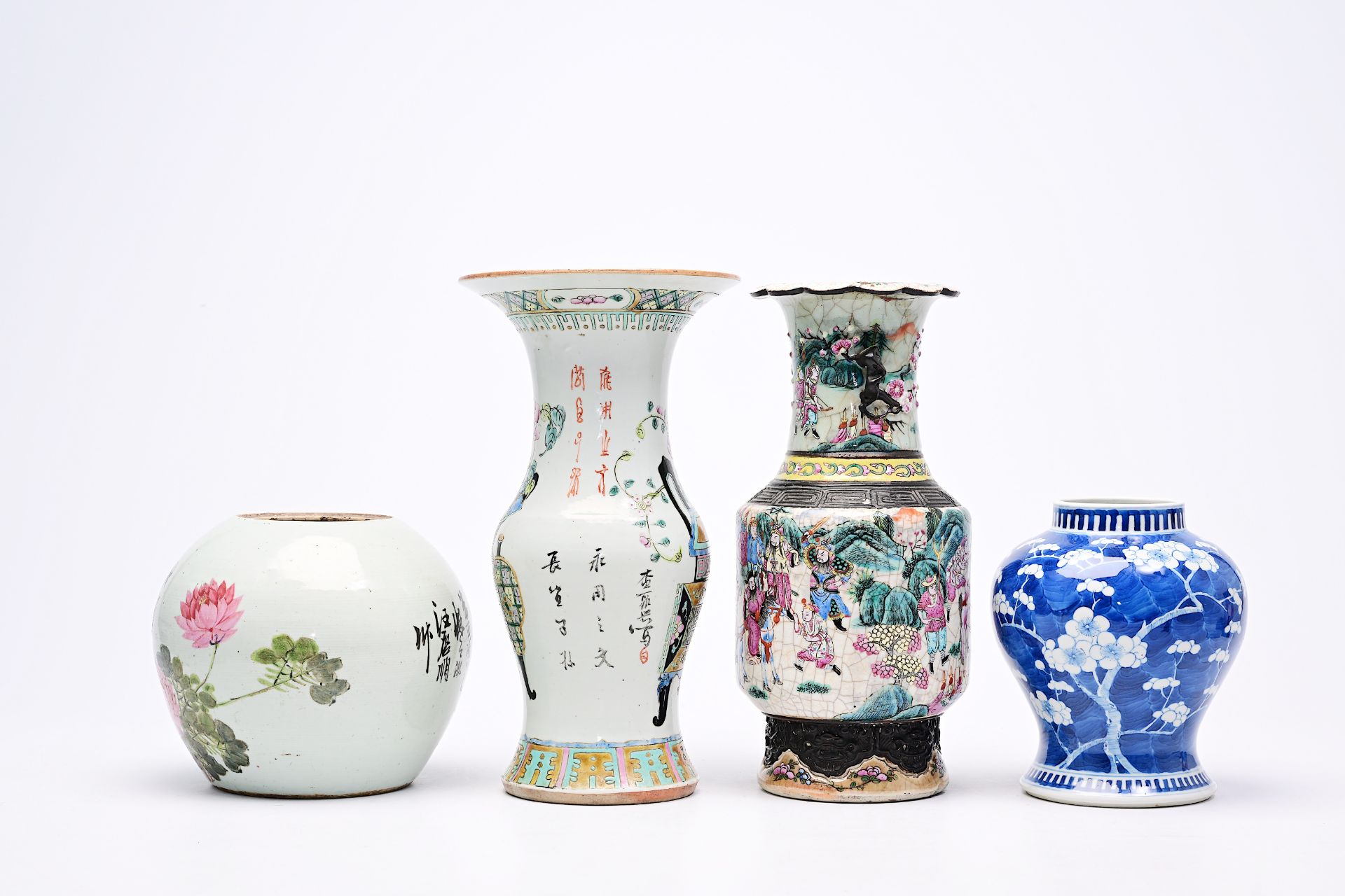A varied collection of Chinese famille rose, verte and blue and white porcelain, 19th/20th C. - Image 20 of 48