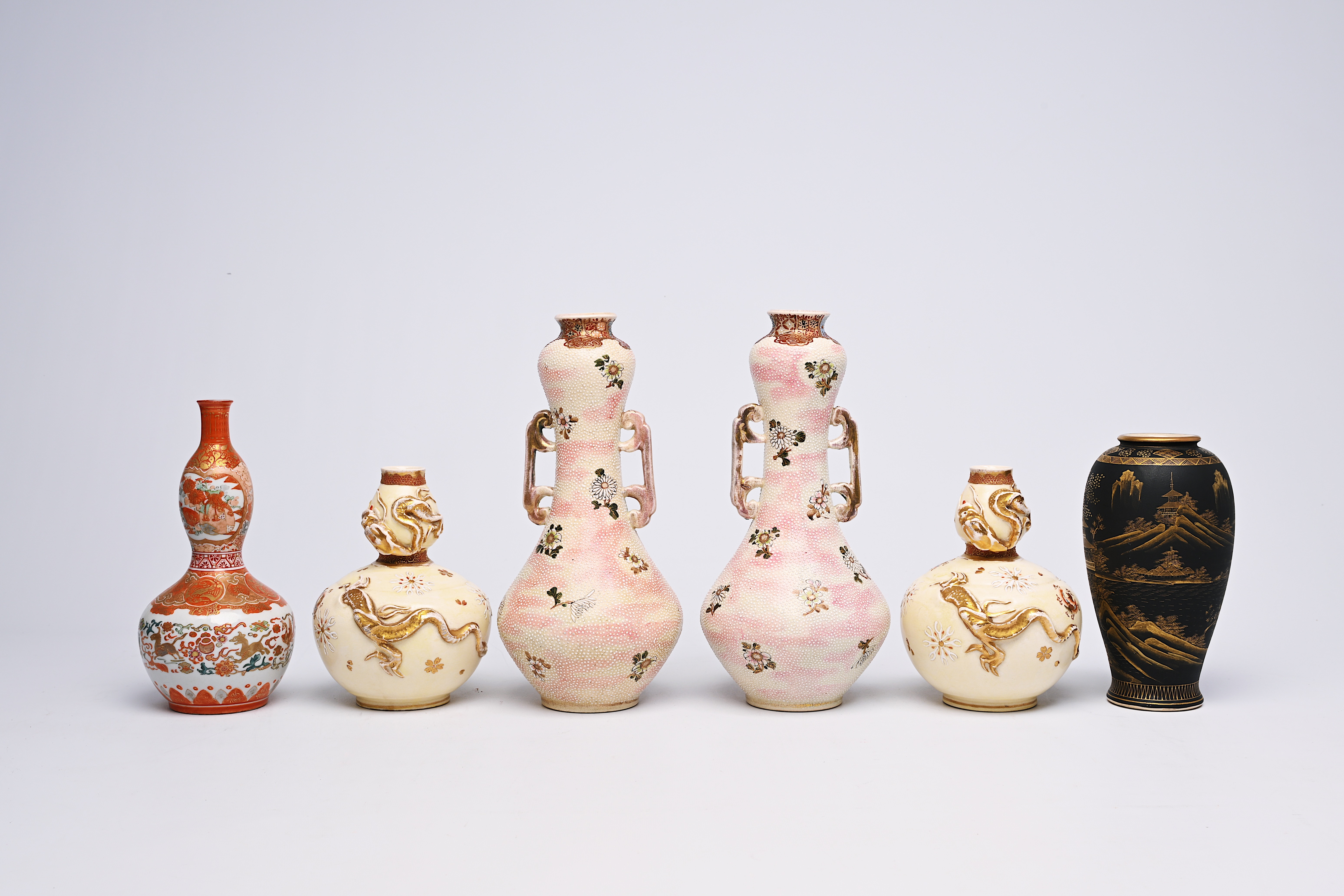 An extensive collection of Japanese Satsuma and Kutani porcelain, Meiji/Showa, 19th/20th C. - Image 5 of 30