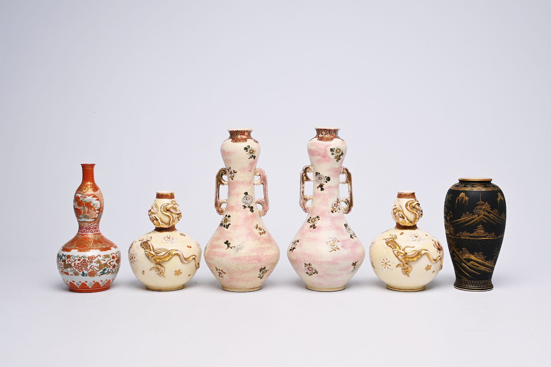 An extensive collection of Japanese Satsuma and Kutani porcelain, Meiji/Showa, 19th/20th C. - Bild 5 aus 30