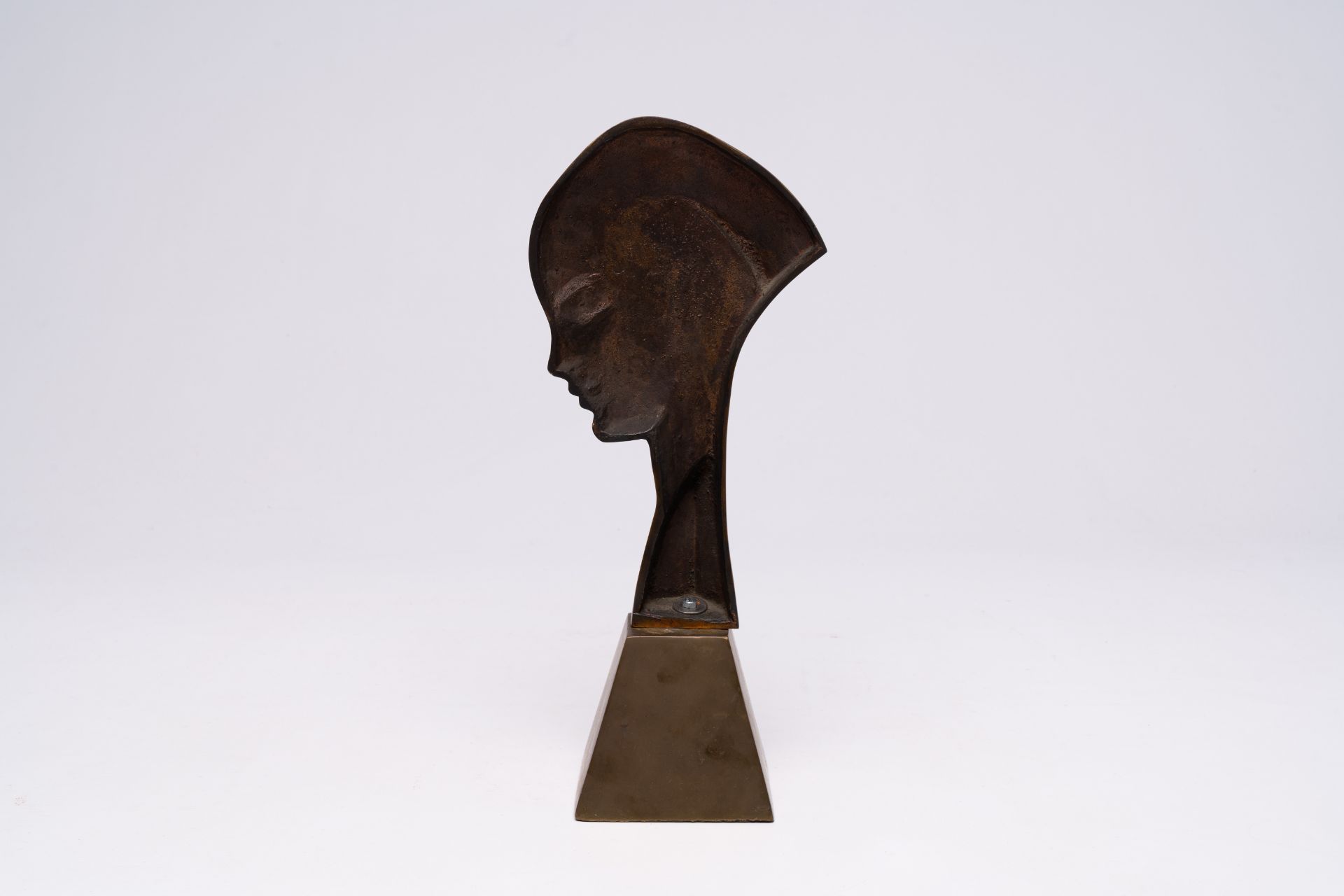 Belgian school: Art Deco bust of a lady, bronze, first half 20th C. - Image 4 of 7