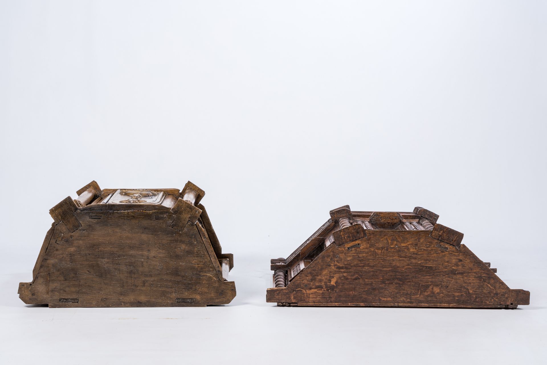 Two Flemish four-cornered wood tabernacles with twisted and Corinthian columns, 17th/18th C. - Image 7 of 8