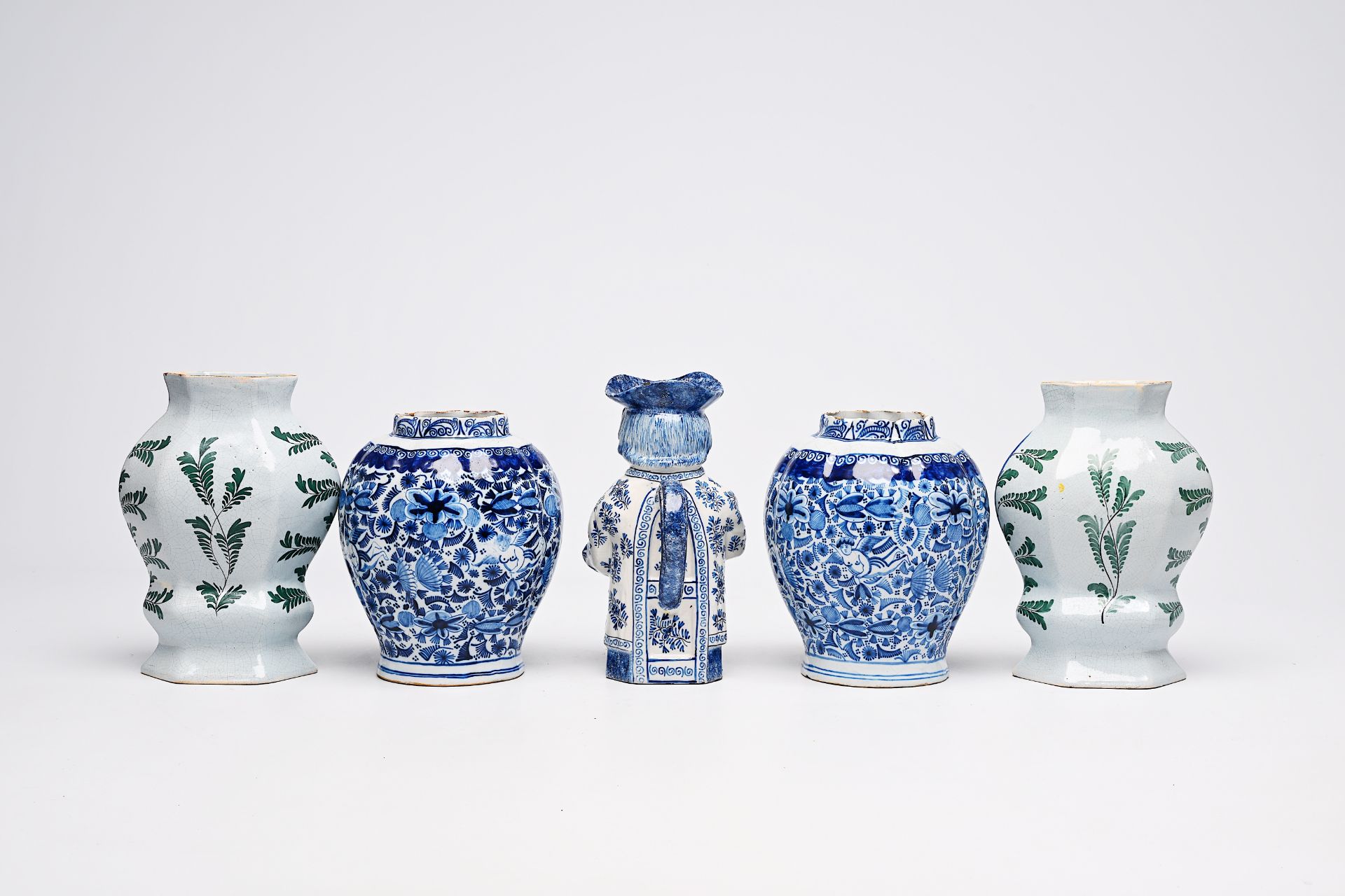 A varied collection of blue, white and polychrome earthenware items, Delft, France and Spain, 18th/1 - Image 7 of 18