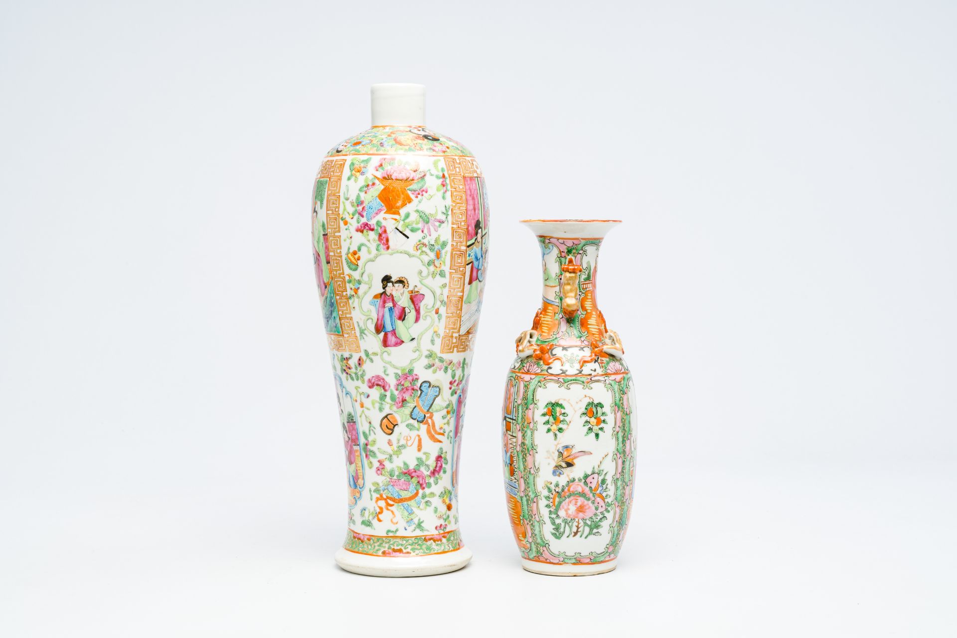 Two Chinese Canton famille rose vases with palace scenes and floral design, 19th/20th C. - Bild 2 aus 6