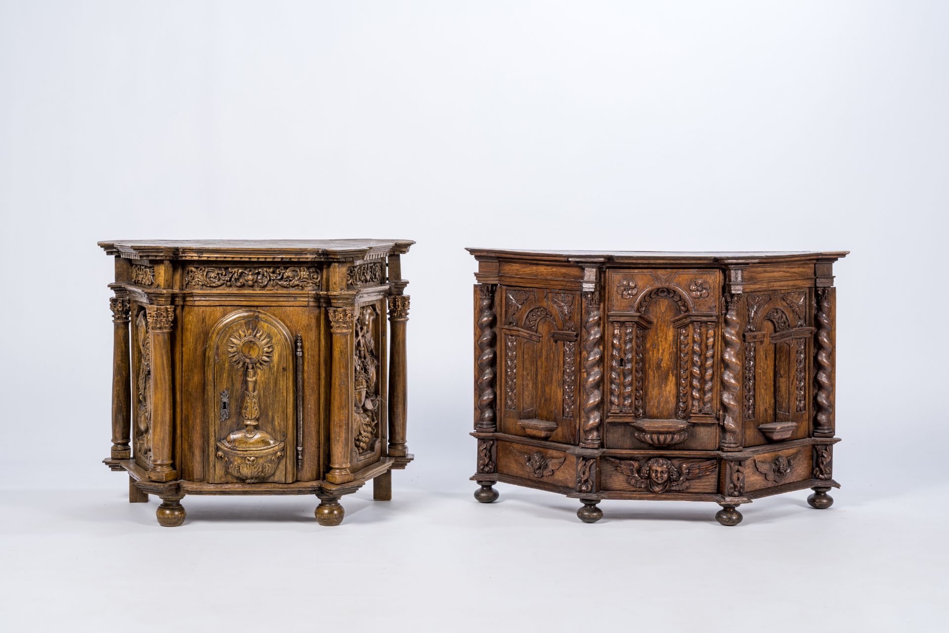 Two Flemish four-cornered wood tabernacles with twisted and Corinthian columns, 17th/18th C. - Bild 2 aus 8