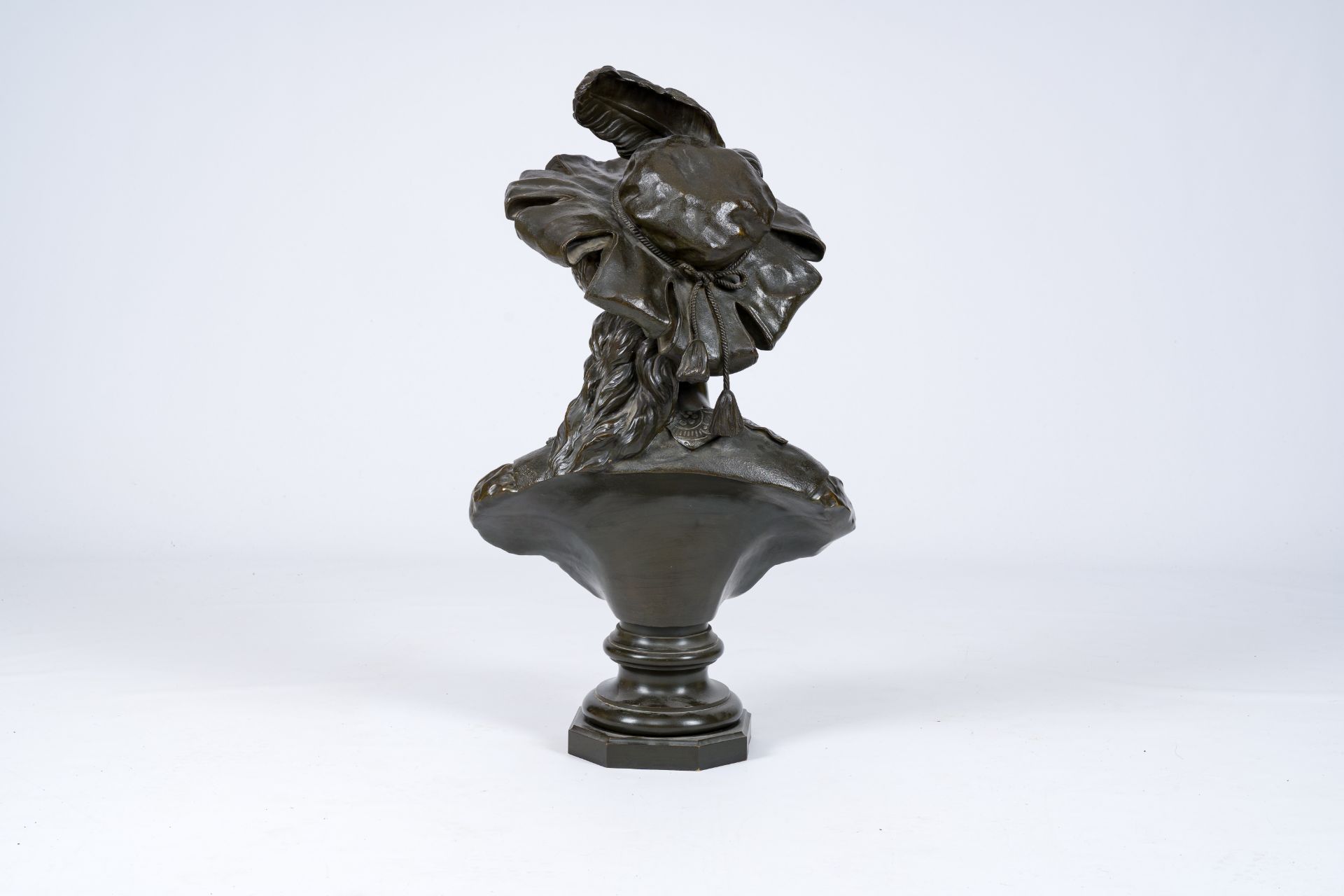 Friedrich Beer (1846-1912): Young lady with a hat with a plume, patinated bronze, foundry mark 'E. T - Image 4 of 9