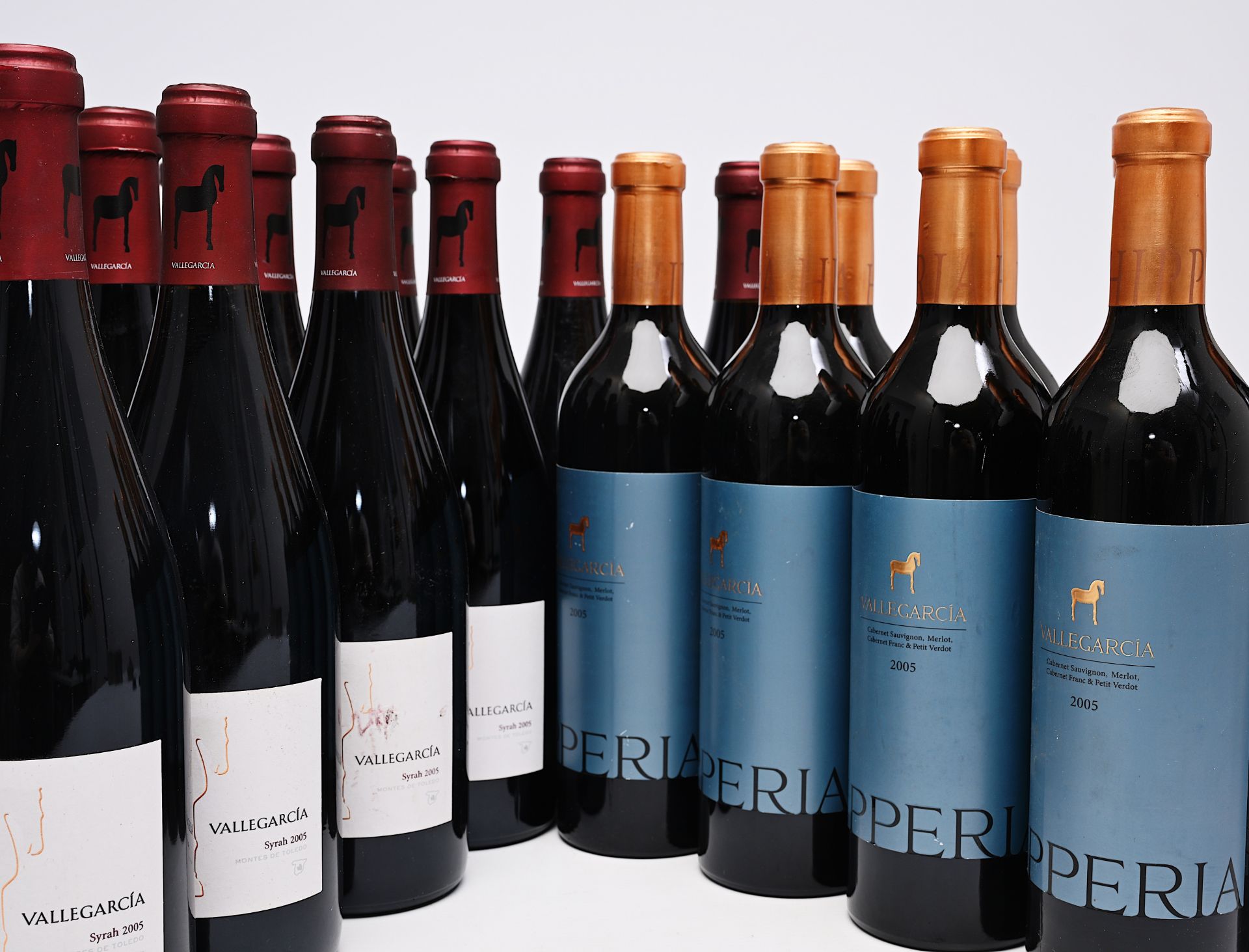 Six bottles of Crianza Rioja Ramon Bilbao, eighteen bottles of Vallegarcia Syrah and eight bottles V - Bild 2 aus 8