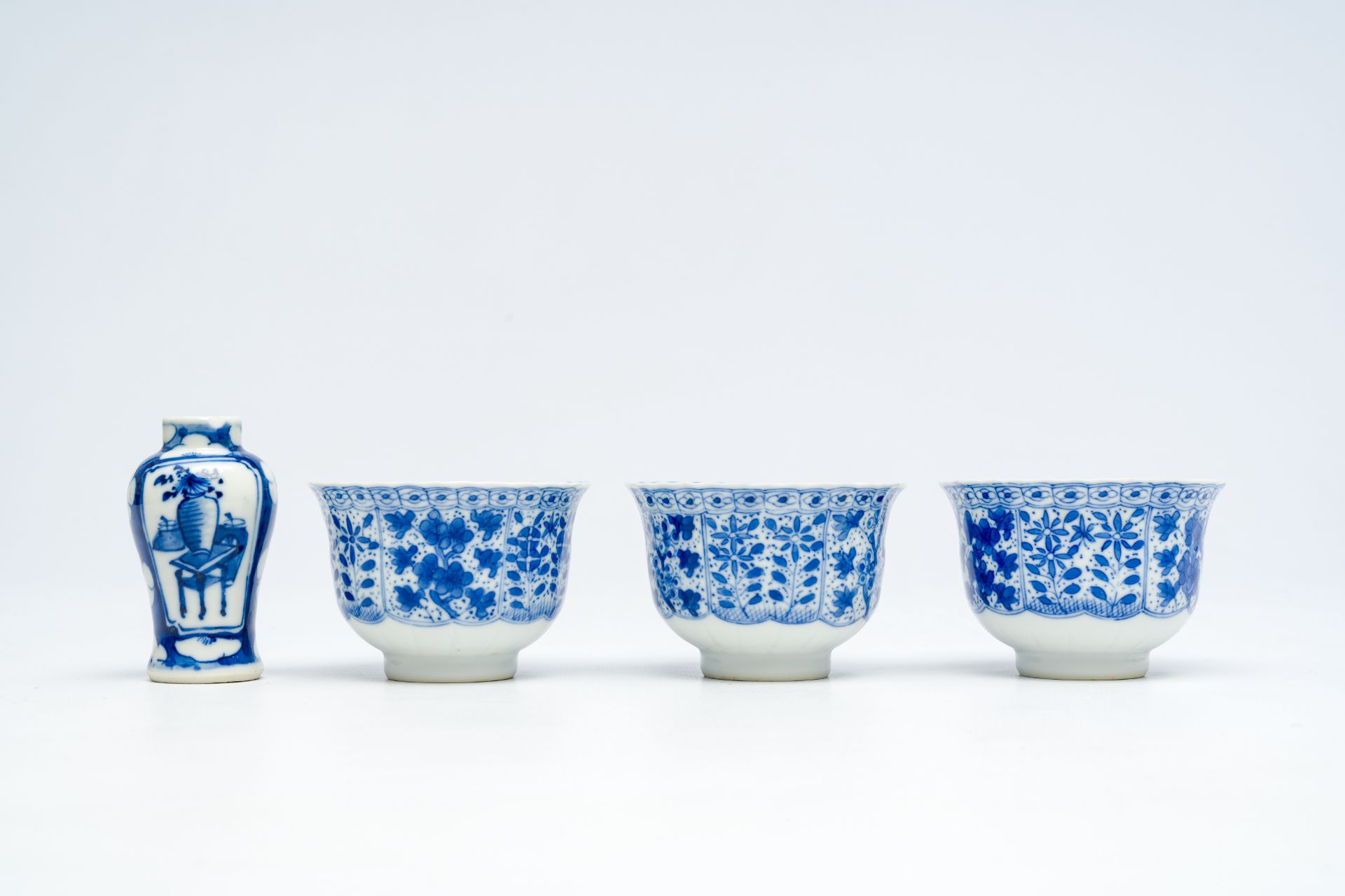 A varied collection of Chinese blue and white porcelain, Kangxi and later - Image 10 of 13