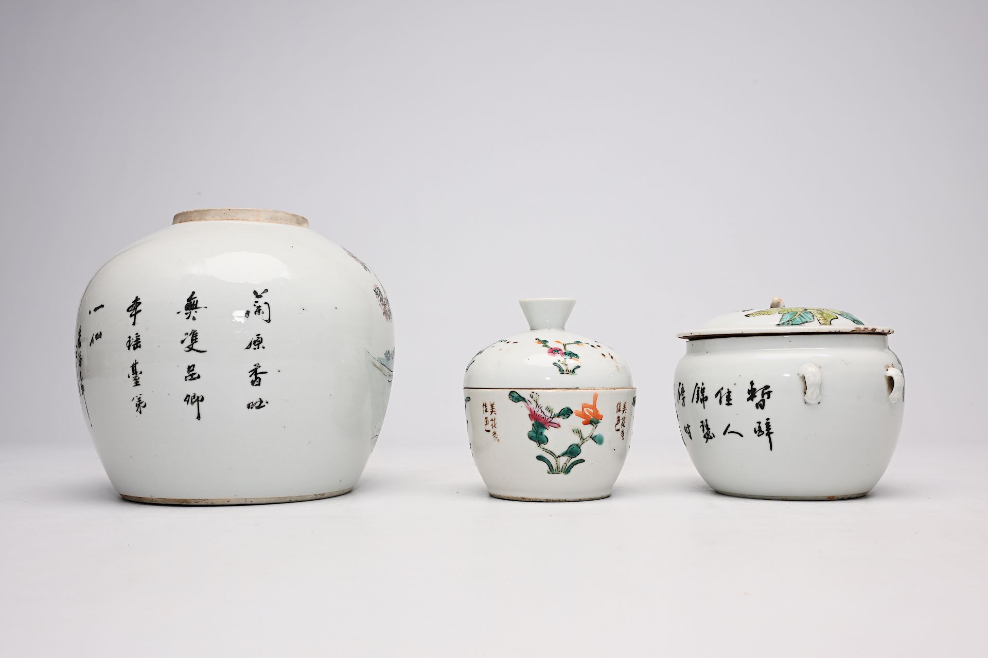 A varied collection of Chinese famille rose and qianjiang cai porcelain, 19th/20th C. - Image 12 of 58