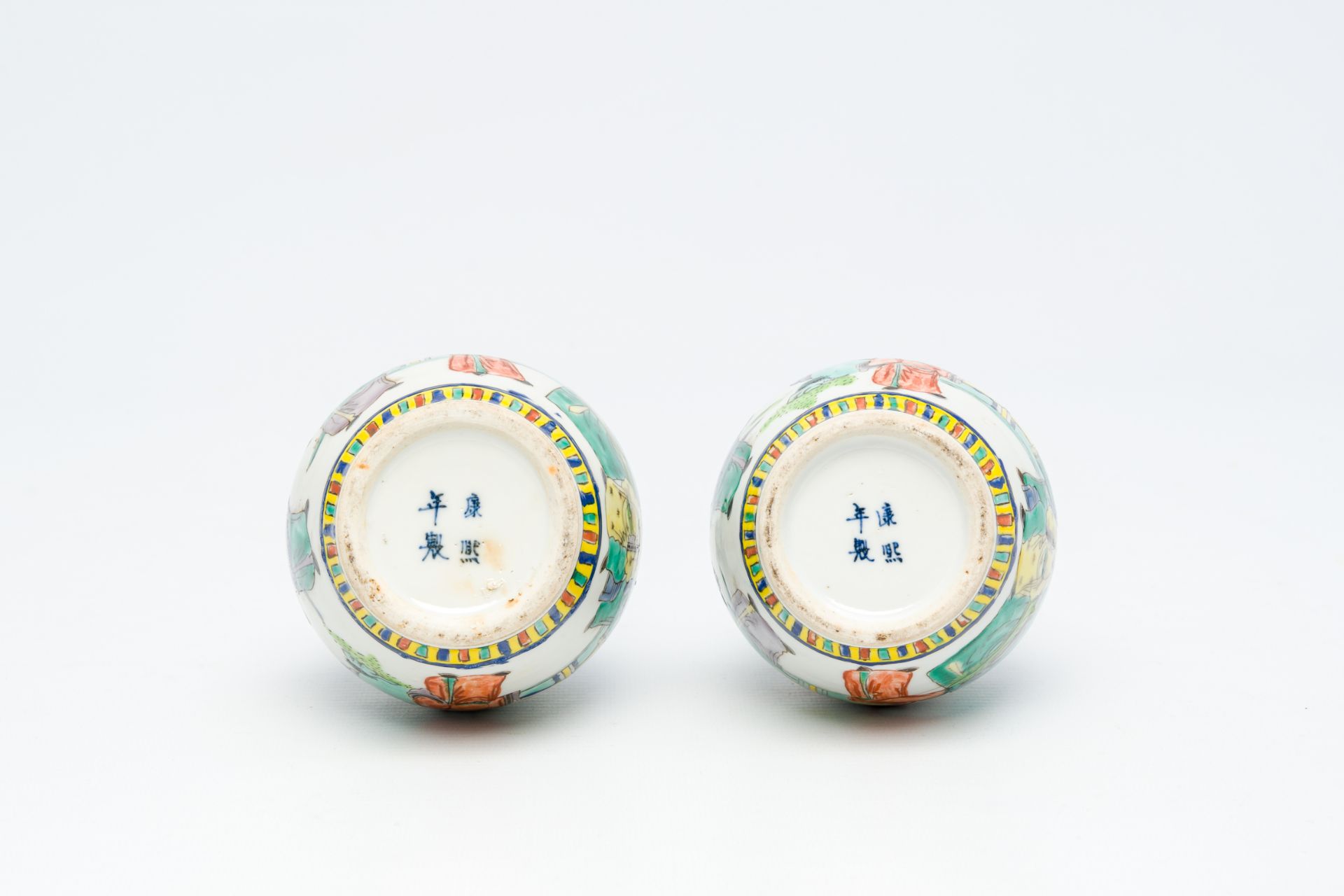 A pair of Chinese famille verte double gourd vases and a plate, 19th C. - Image 16 of 17