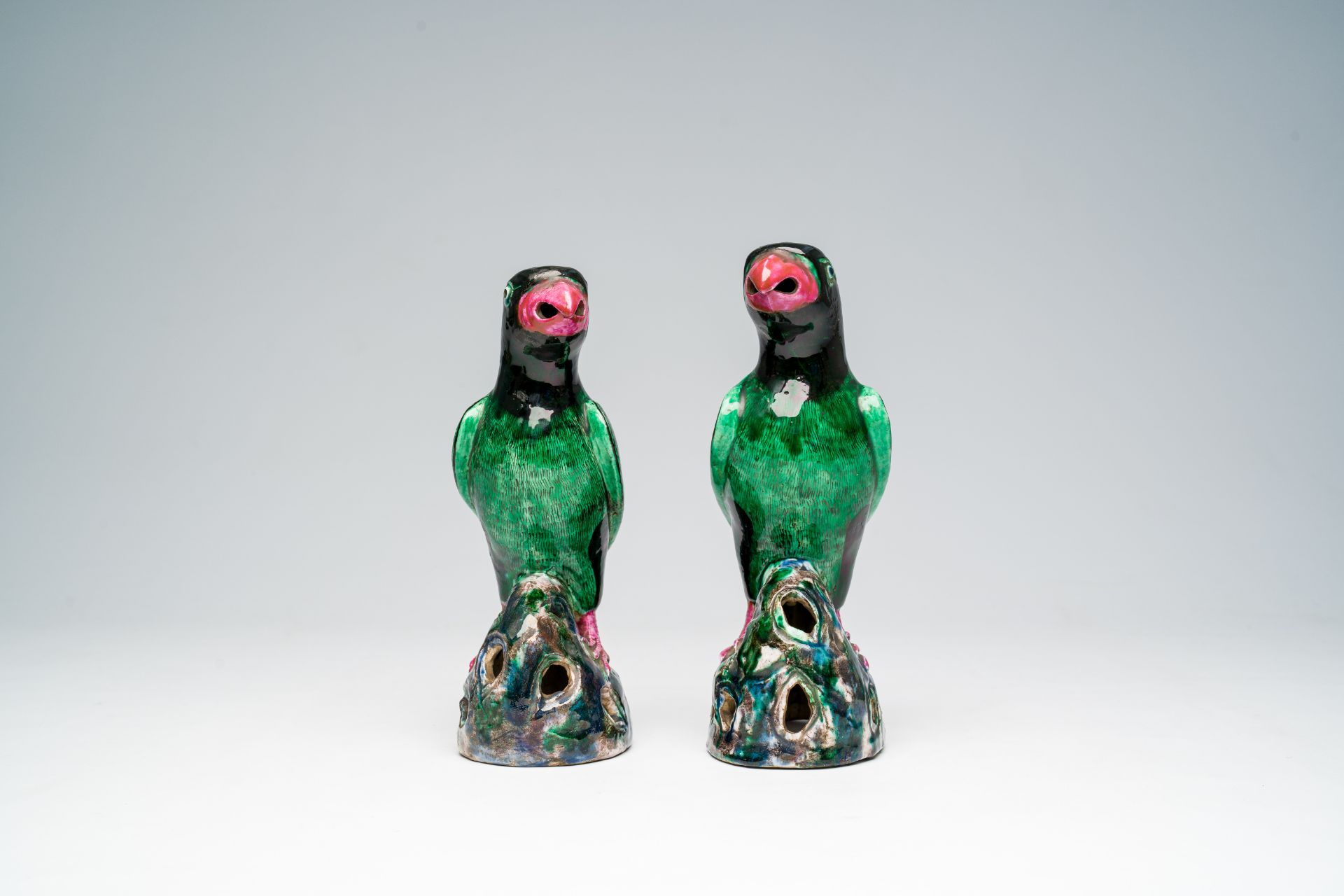 A pair of Chinese polychrome models of parrots, 19th/20th C. - Image 4 of 8