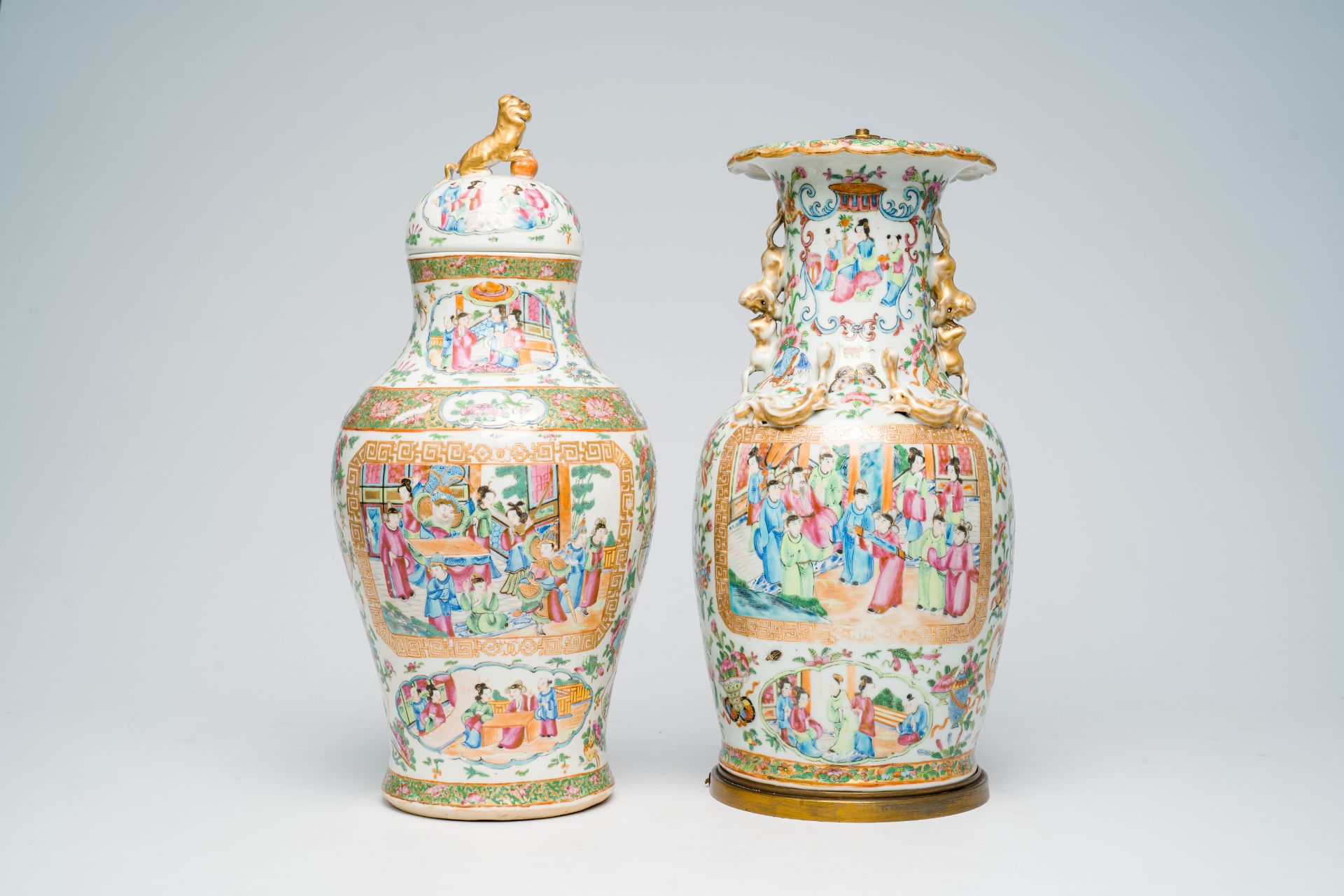 Two Chinese Canton famille rose vases with palace scenes, one of which mounted as a lamp, 19th C. - Bild 2 aus 46