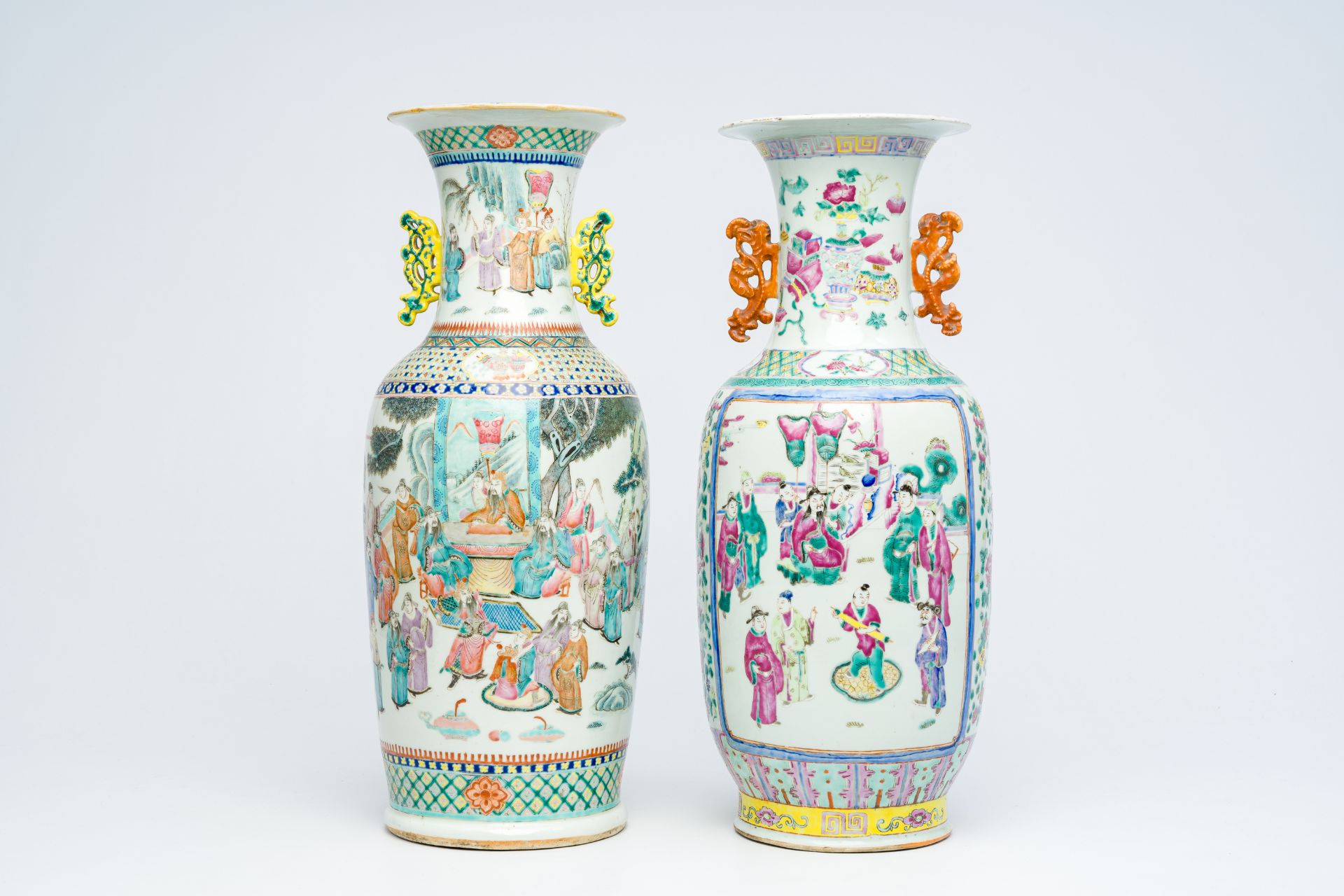 Two Chinese famille rose vases with figurative design, 19th C. - Bild 2 aus 12