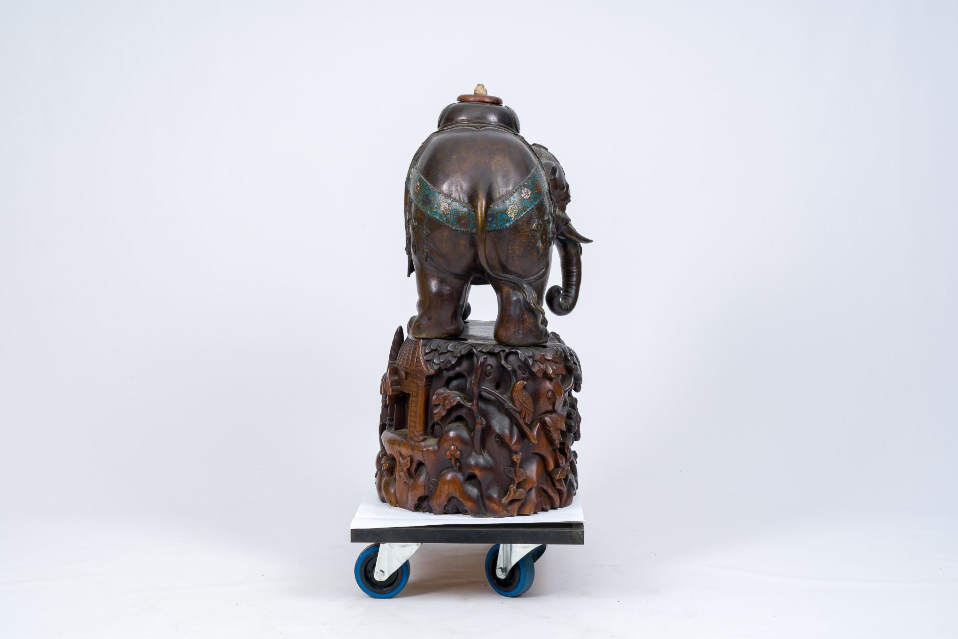 A large Japanese bronze and champleve enamel elephant on a carved wood base, Meiji, 19th C. - Image 5 of 11