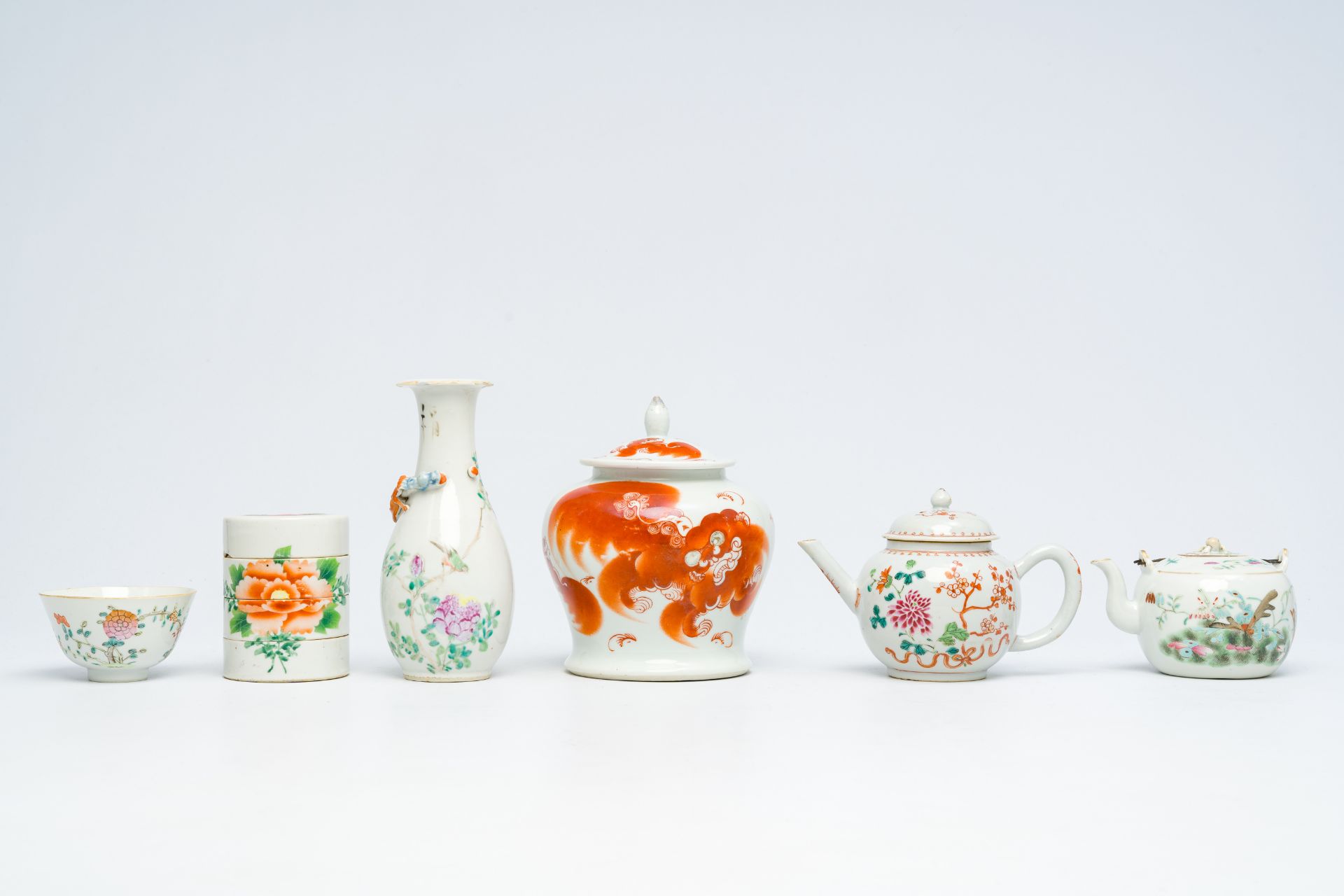 A varied collection of Chinese famille rose and iron-red porcelain with Buddhist lions and floral de - Image 2 of 11