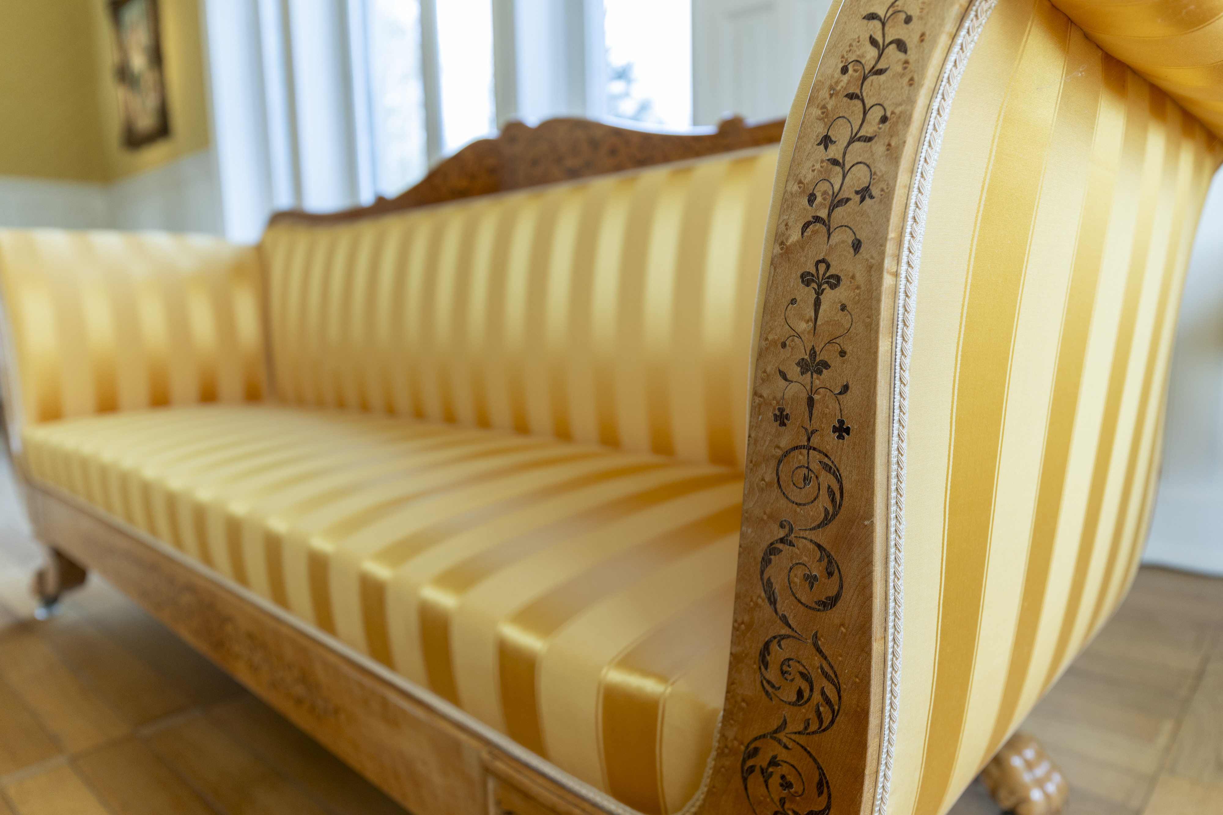 A 13-piece Biedermeier salon set comprising 3 sofas, 8 chairs and 2 footstools with yellow silk upho - Image 19 of 34