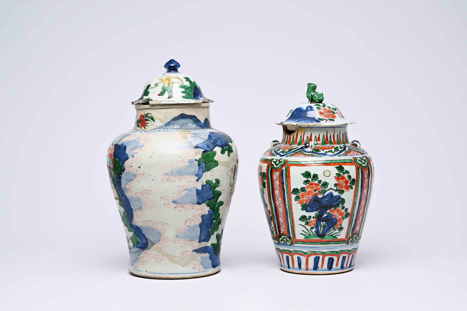 Two Chinese wucai vases and covers, Transitional period - Image 4 of 7