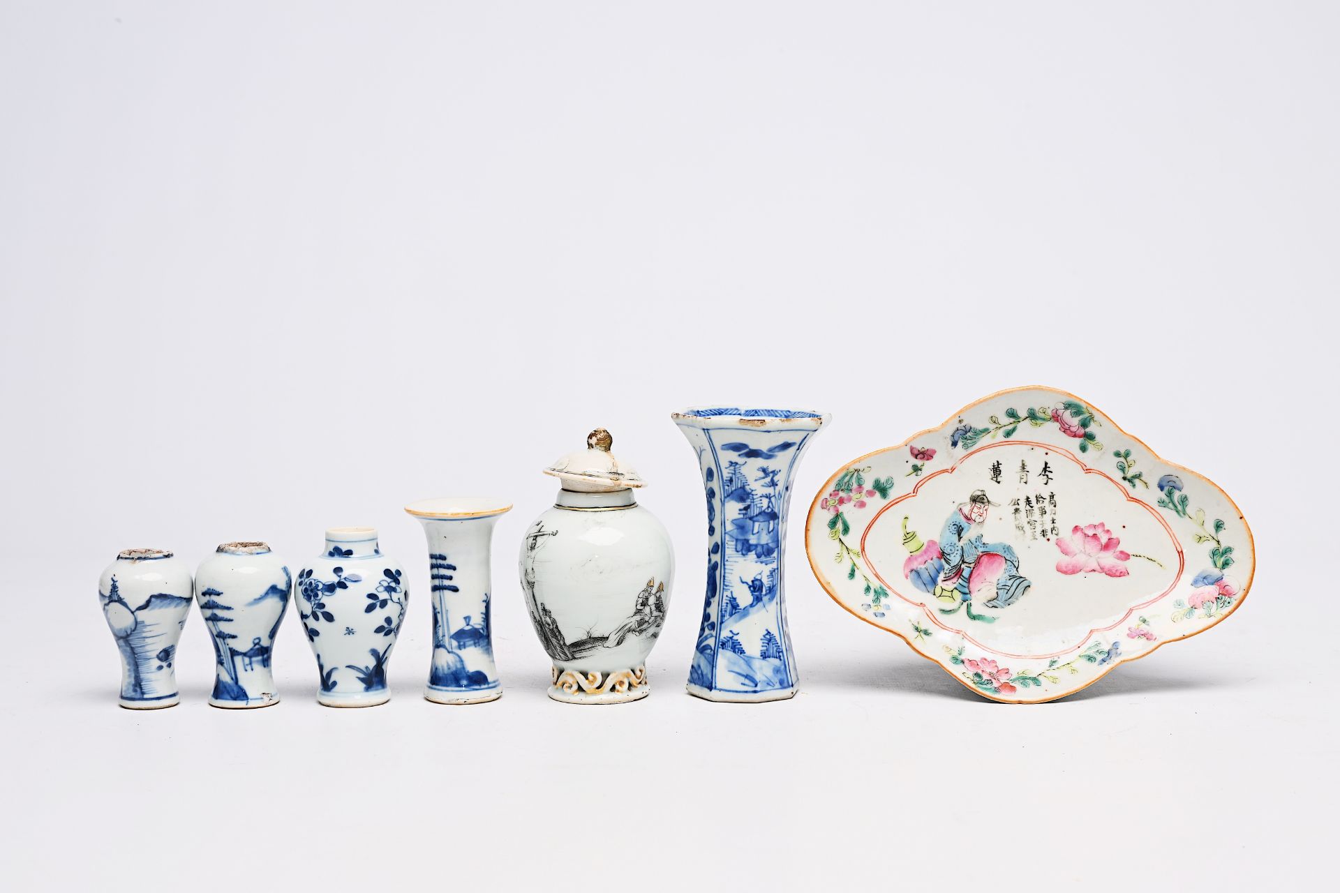 A varied collection of Chinese blue, white, famille rose, grisaille and monochrome porcelain, Kangxi - Bild 10 aus 11