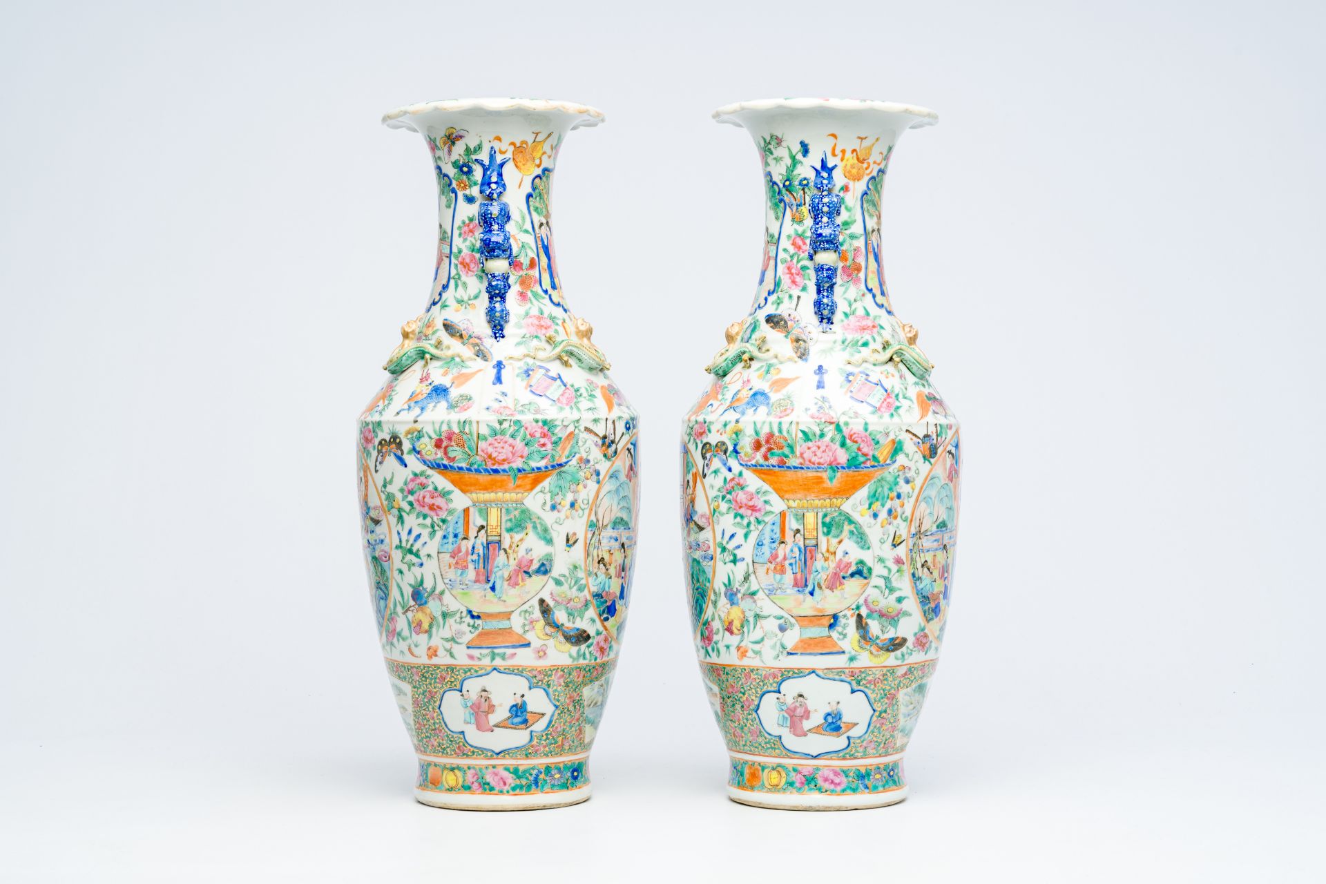 A pair of Chinese Canton famille rose vases with palace scenes, auspicious symbols and mythical anim - Bild 4 aus 6