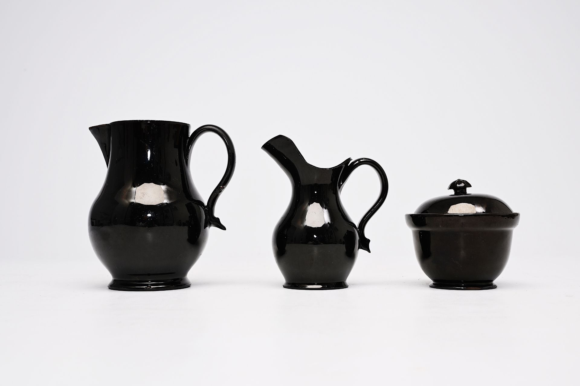 A varied collection black glazed Namur earthenware, 18th/19th C. - Image 8 of 13