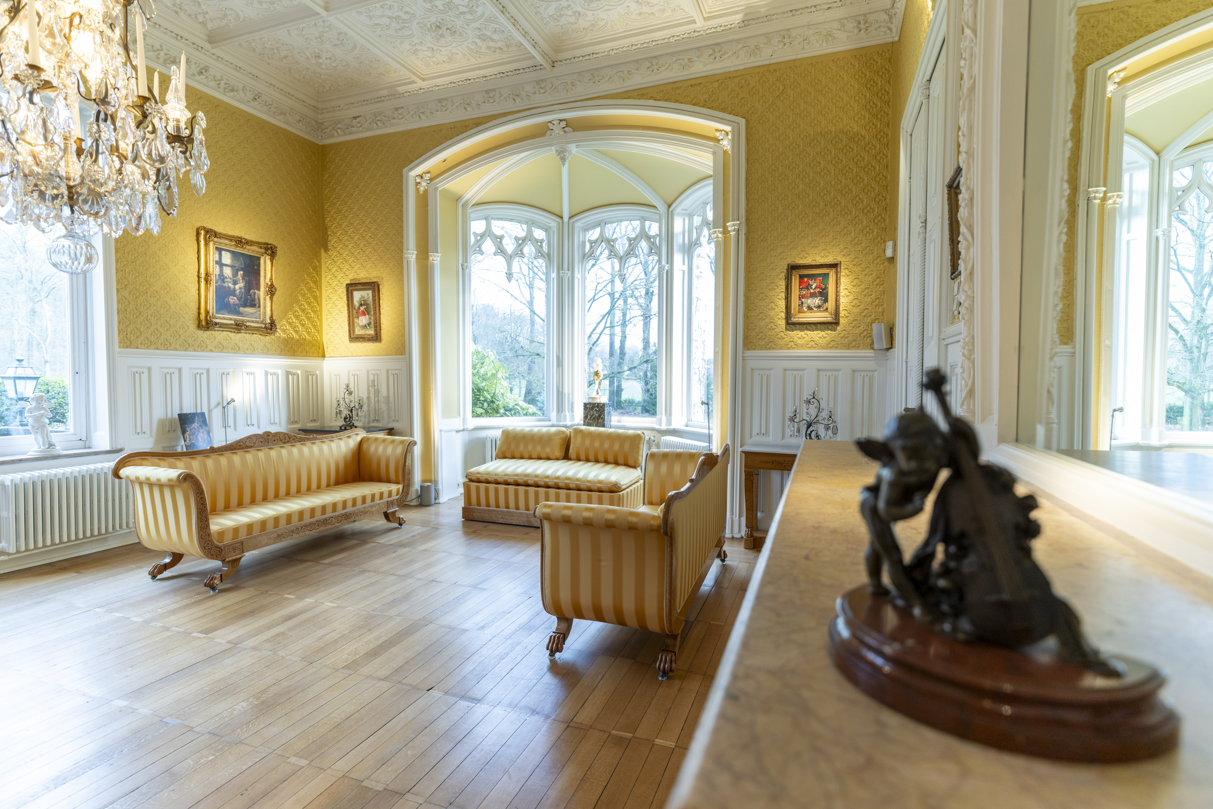 A 13-piece Biedermeier salon set comprising 3 sofas, 8 chairs and 2 footstools with yellow silk upho - Image 14 of 34