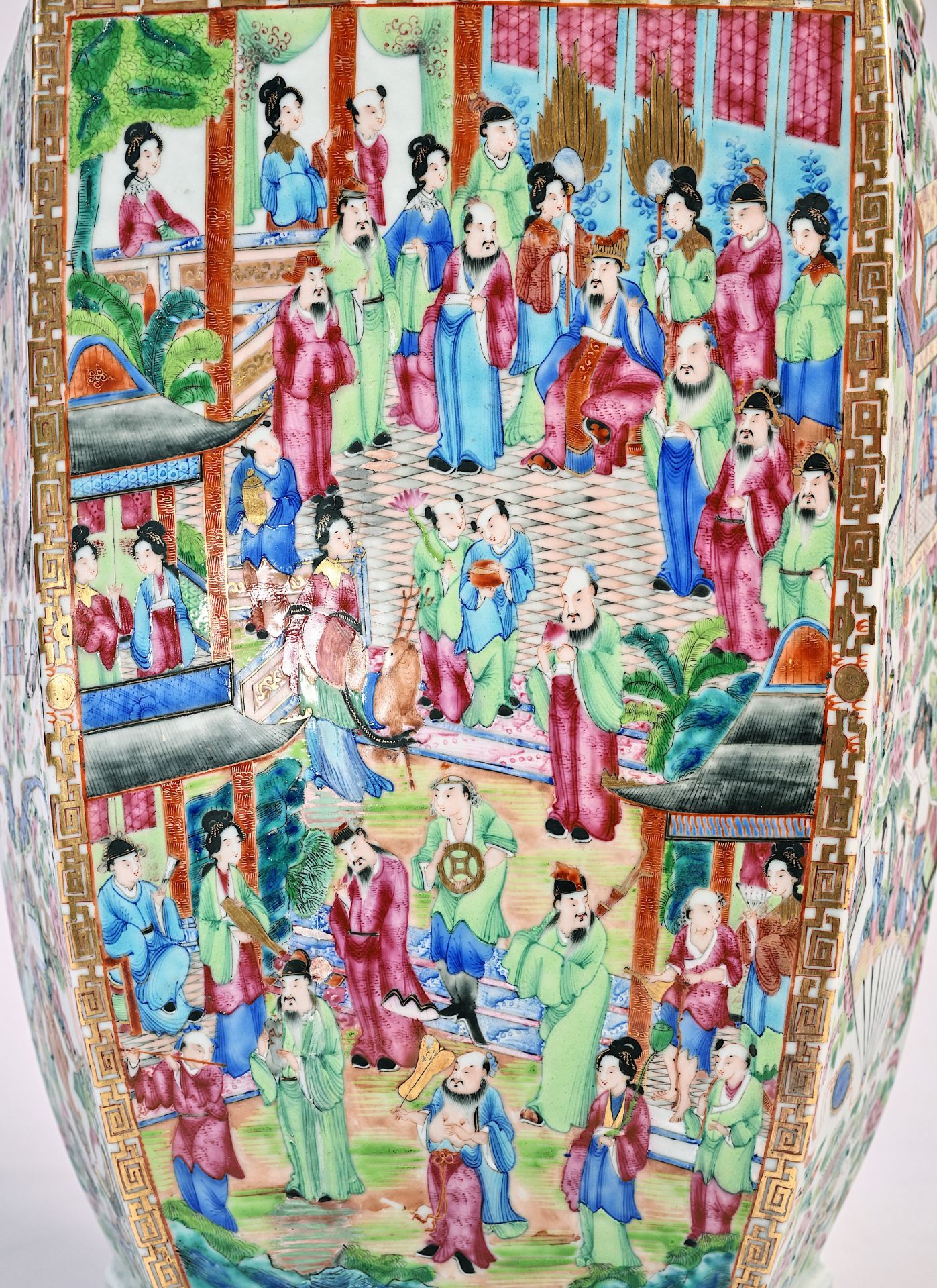 A large Chinese hexagonal Canton famille rose vase mounted as a lamp with an exceptional shade, 19th - Bild 4 aus 13