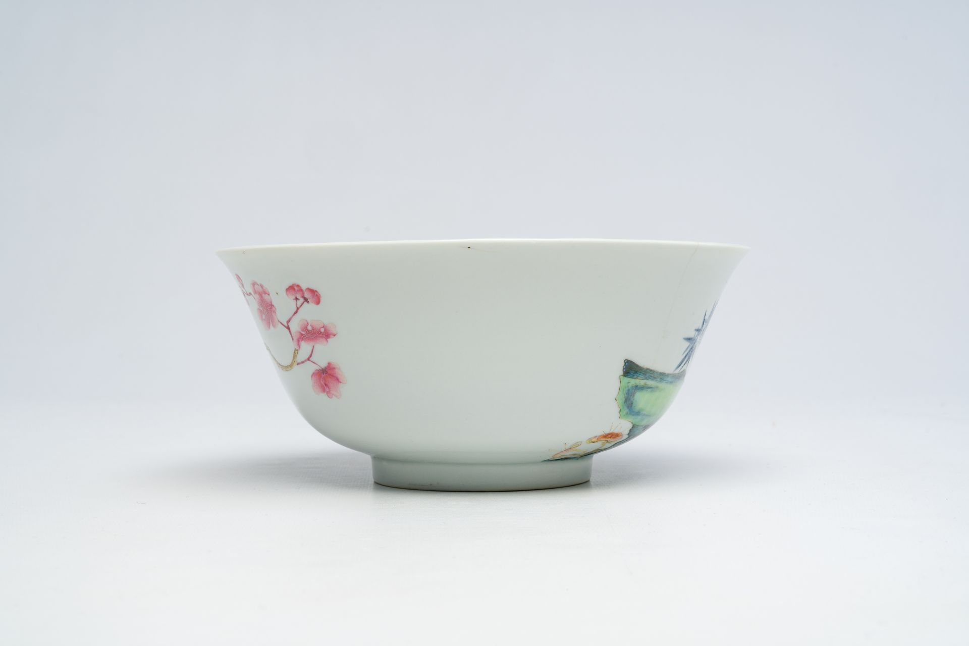 A Chinese famille rose bowl with birds among blossoming branches, Yongzheng mark, Republic - Bild 8 aus 14