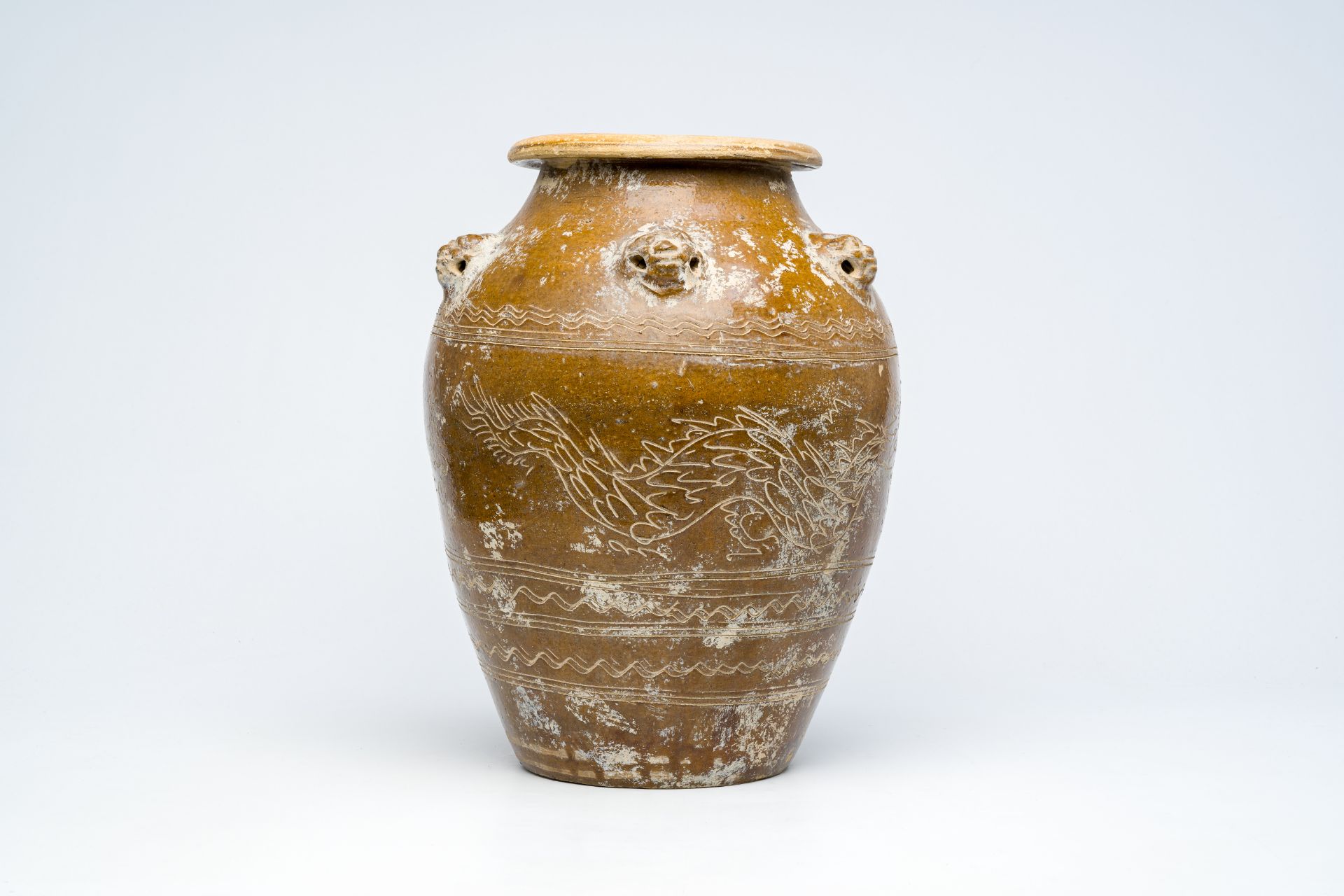 A Chinese stoneware martaban jar with incised design, 19th C. - Image 2 of 6