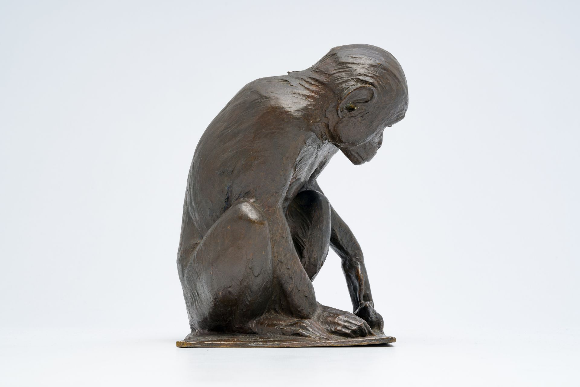 Frans Jochems (1880-1949): A monkey playing with a frog, patinated bronze, foundry mark 'Batardy - C - Image 5 of 10