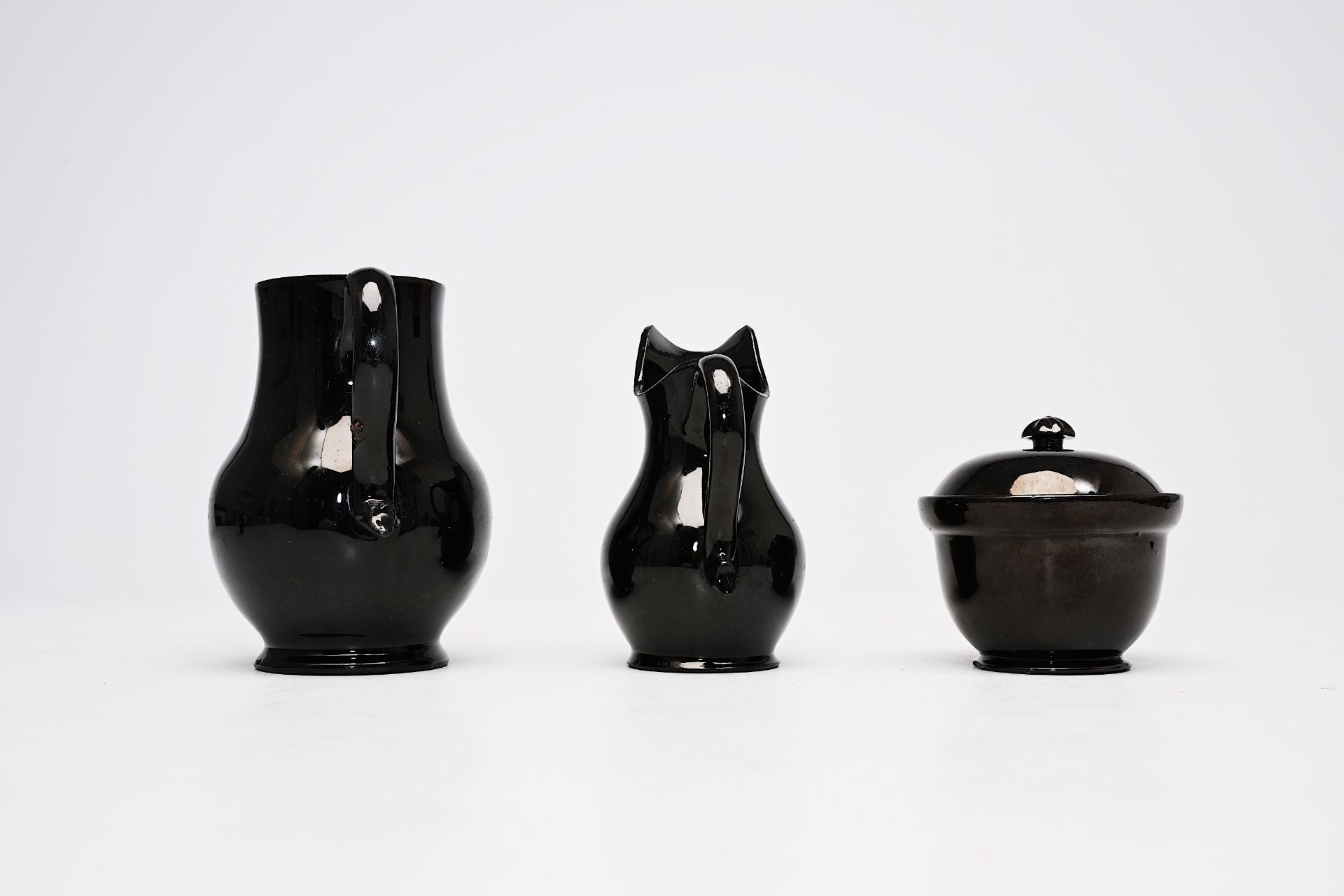 A varied collection black glazed Namur earthenware, 18th/19th C. - Image 10 of 13