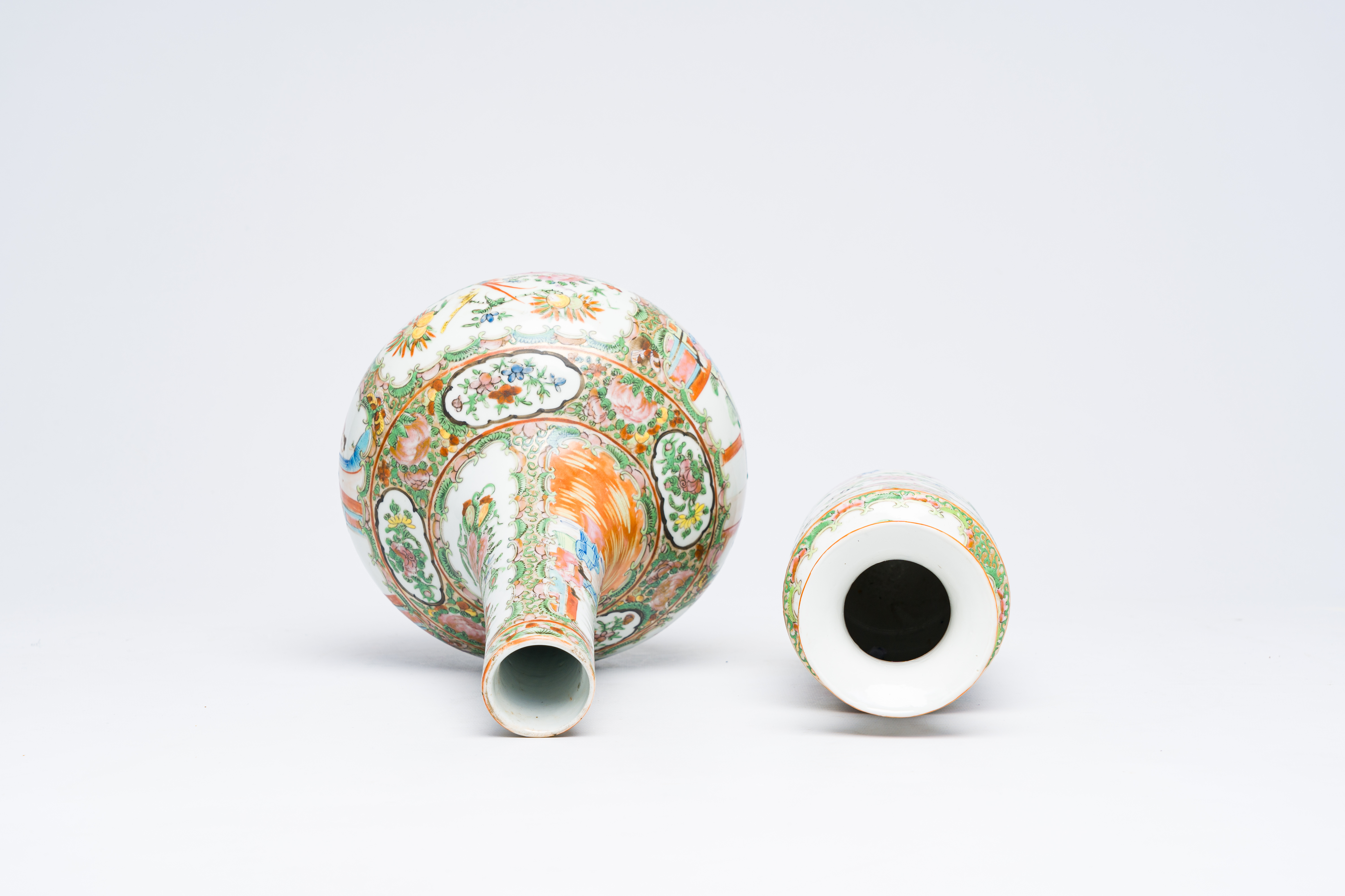 Two Chinese Canton famille rose vases and two plates, 19th C. - Image 9 of 10