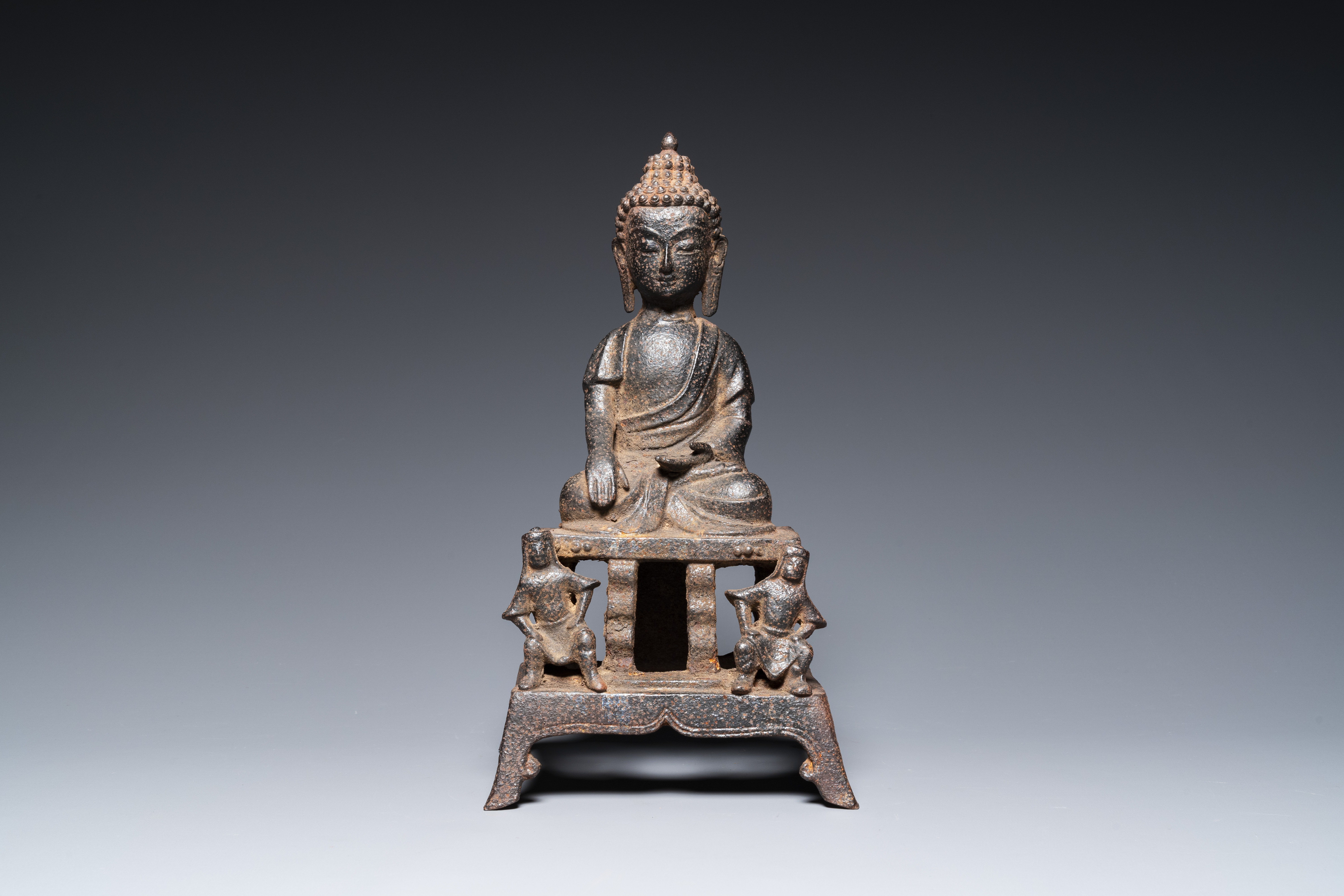 A large Chinese cast iron Buddha, late Ming - Image 2 of 7