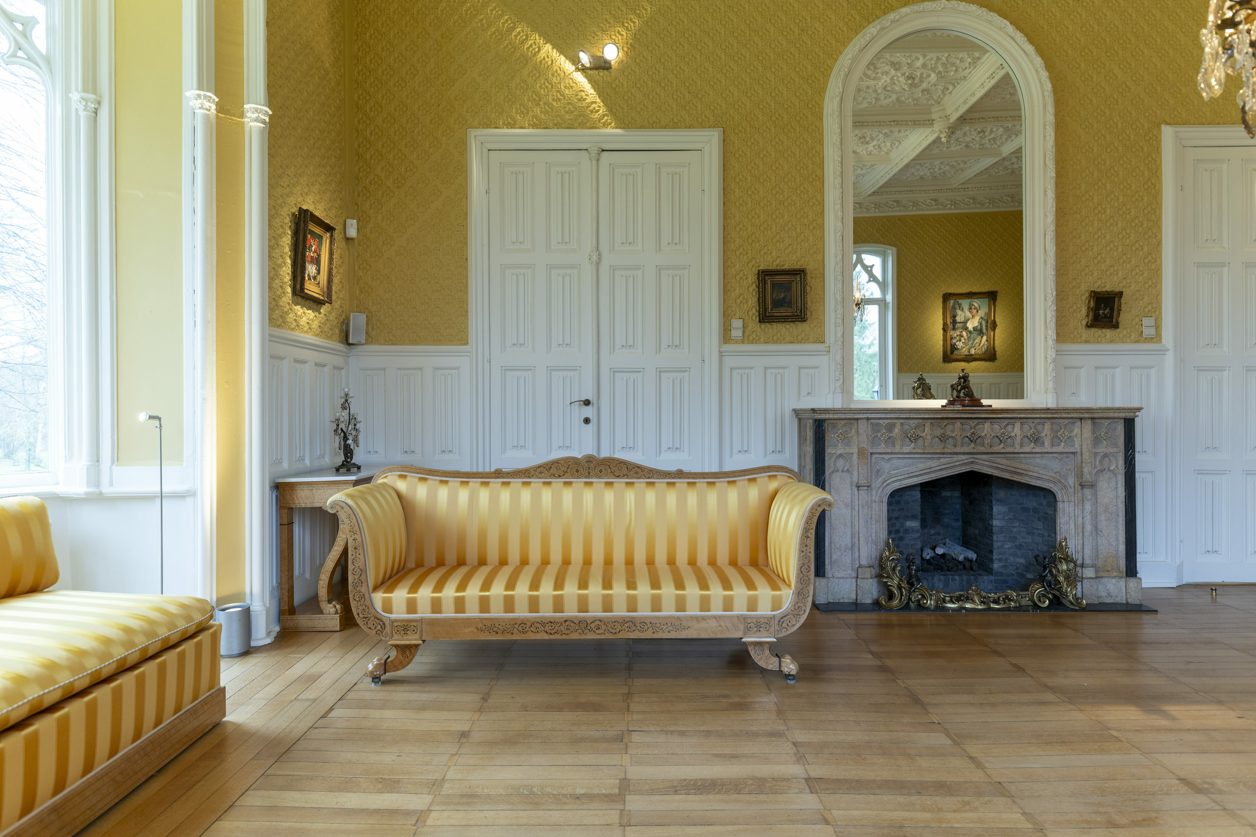 A 13-piece Biedermeier salon set comprising 3 sofas, 8 chairs and 2 footstools with yellow silk upho - Image 10 of 34