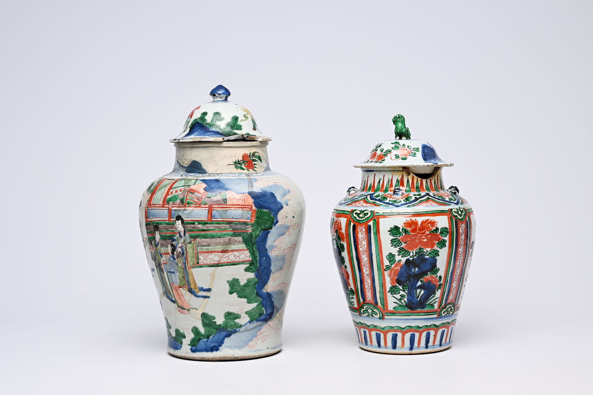 Two Chinese wucai vases and covers, Transitional period - Image 3 of 7