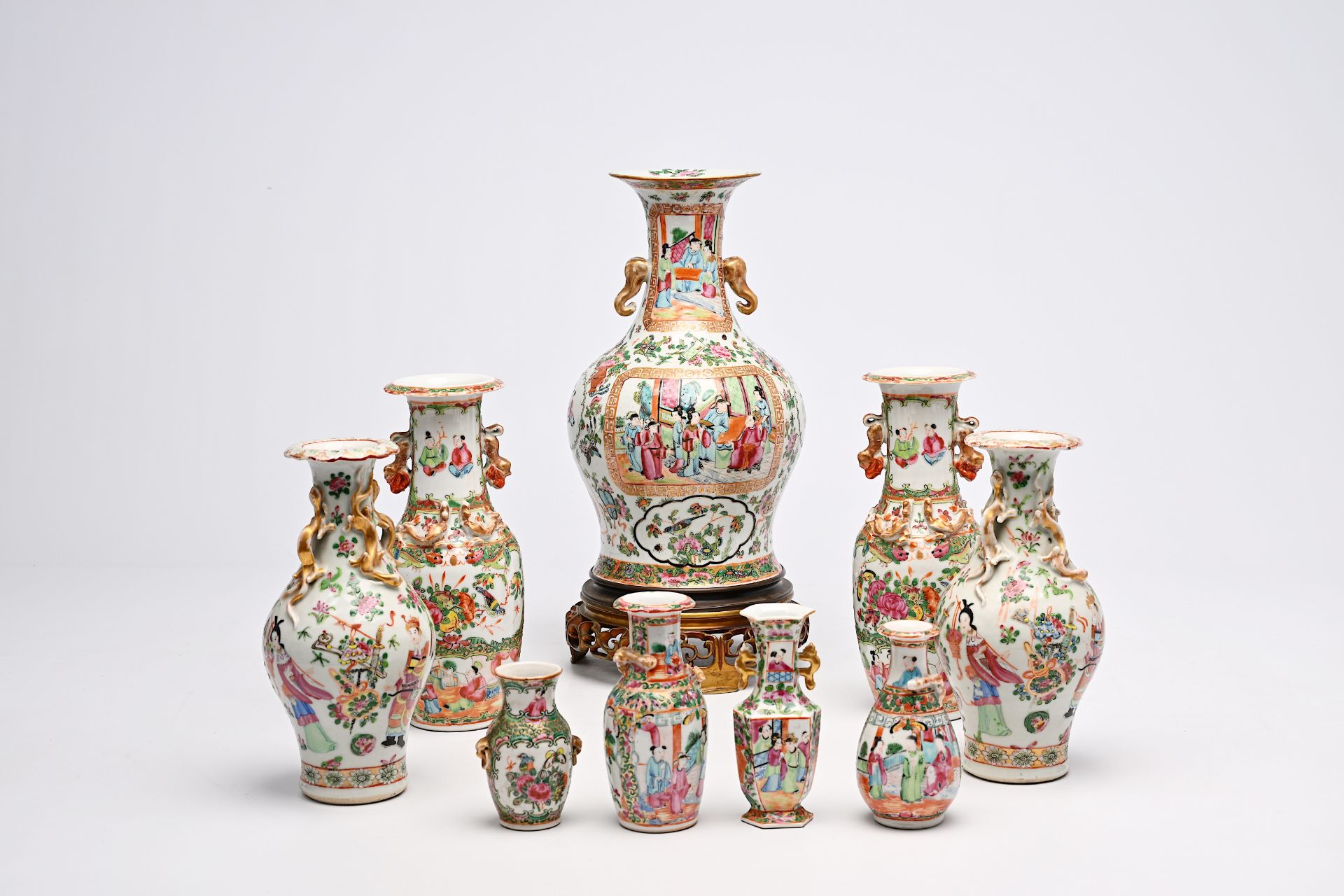 A varied collection of nine Chinese Canton famille rose vases, including two pairs, 19th C. - Bild 2 aus 8