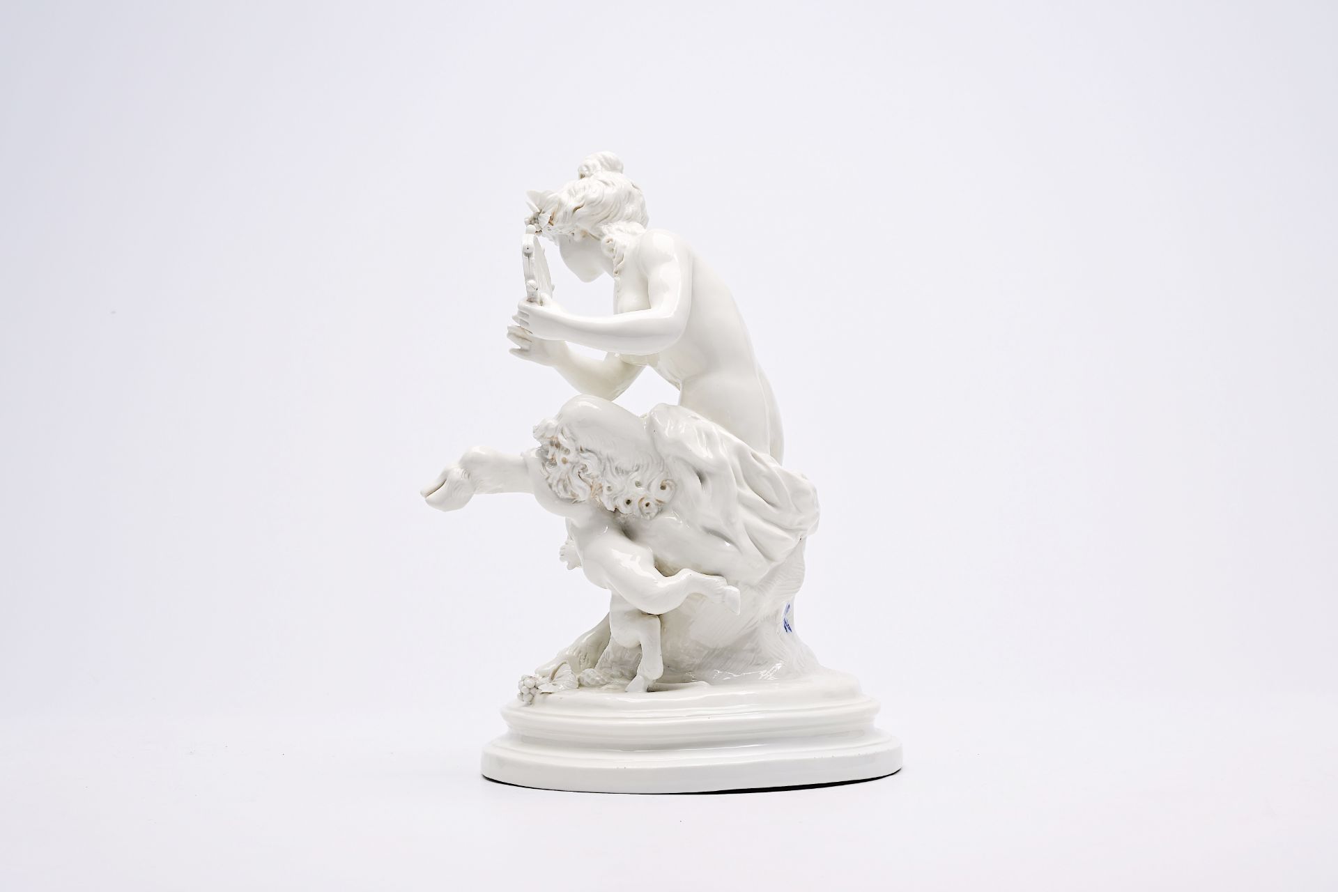 Clodion (1738-1814, after): An Italian playful porcelain group with music-making and dancing satyrs, - Bild 5 aus 14