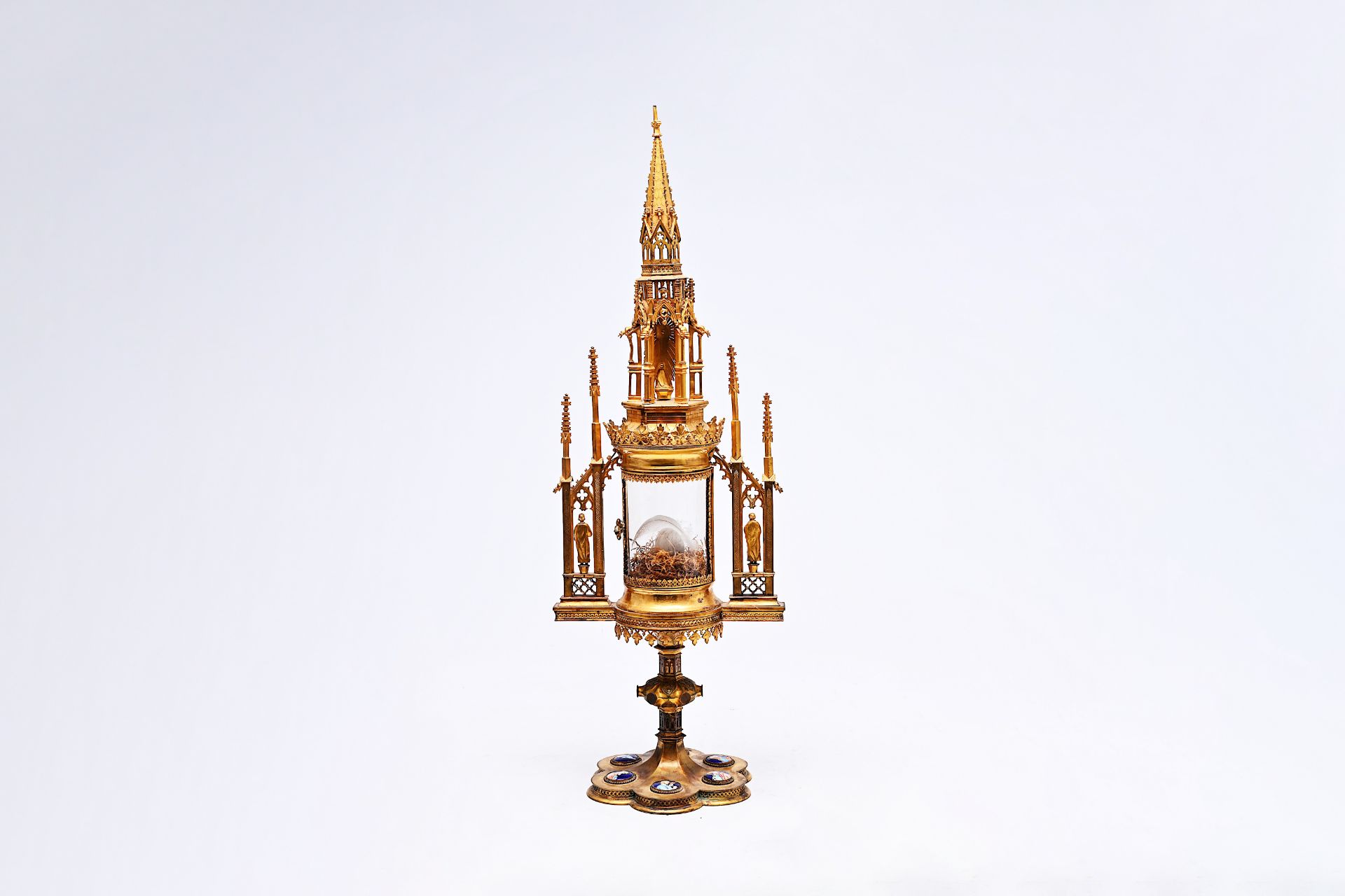 A French Gothic revival brass cathedral-shaped monstrance with enamel plaques, 19th C. - Image 2 of 15