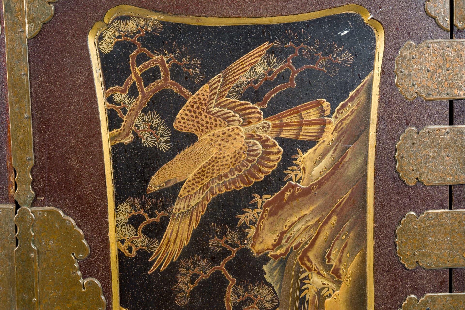 A Japanese lacquer cabinet on mother-of-pearl-inlaid stand, Meiji, 19th C. - Bild 7 aus 14