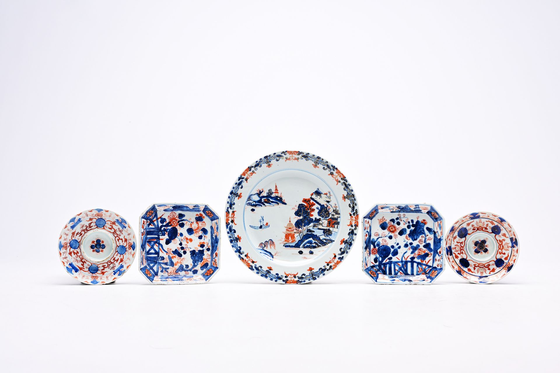 A varied collection of Chinese Imari style porcelain with floral design and landscapes, Kangxi/Qianl - Image 2 of 9