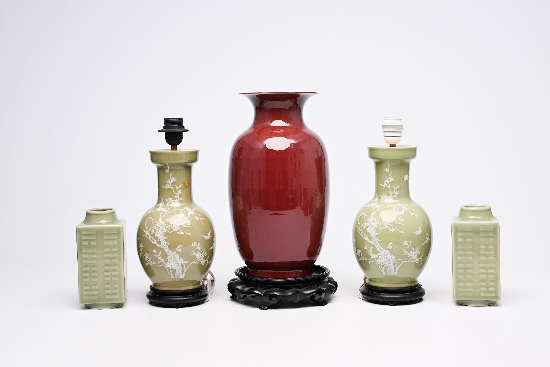 A varied collection of Chinese monochrome porcelain vases, 20th C. - Bild 6 aus 14